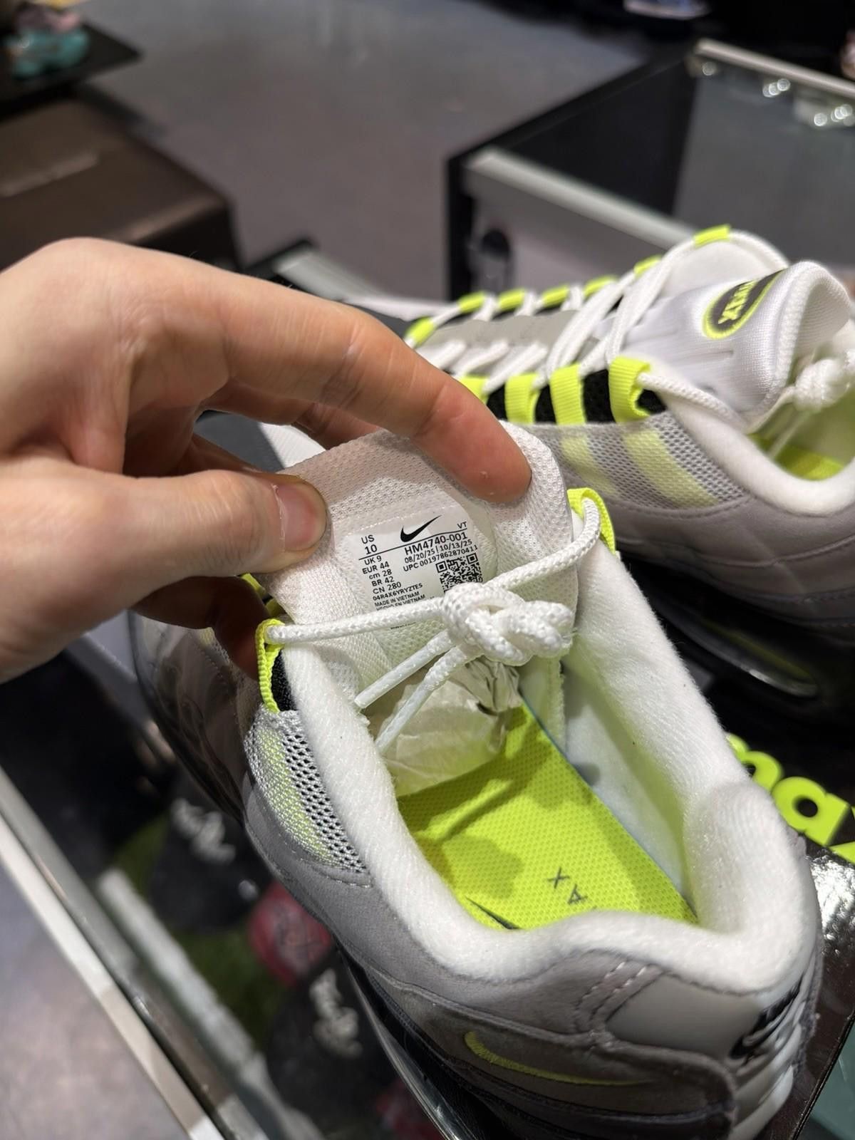 Nike Size 10 - Nike Air Max 95 OG 2025/2026 Neon (HM4740 001) Size US 10 / EU 43 - 9 Thumbnail