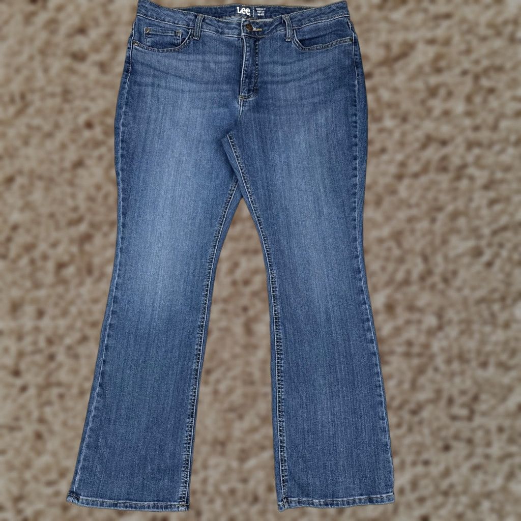 Lee Lee Jeans Womens Regular Bootcut Jeans 18M Blue Mid Rise Stretch Denim 5-Pocket Zip Fly Belt Loops 30in Inseam Size 40" / US 18 - 1 Thumbnail