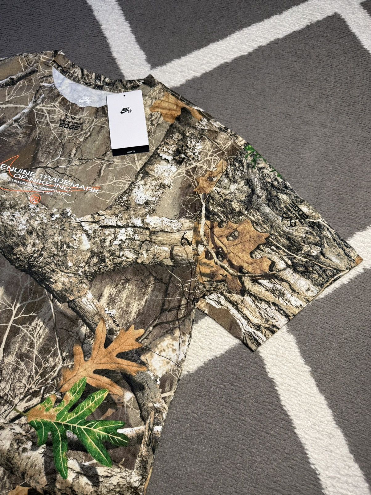 Nike Nike SB Realtree Camo All Over Print Loose Fit T-shirt Size US M / EU 48-50 / 2 - 12 Thumbnail
