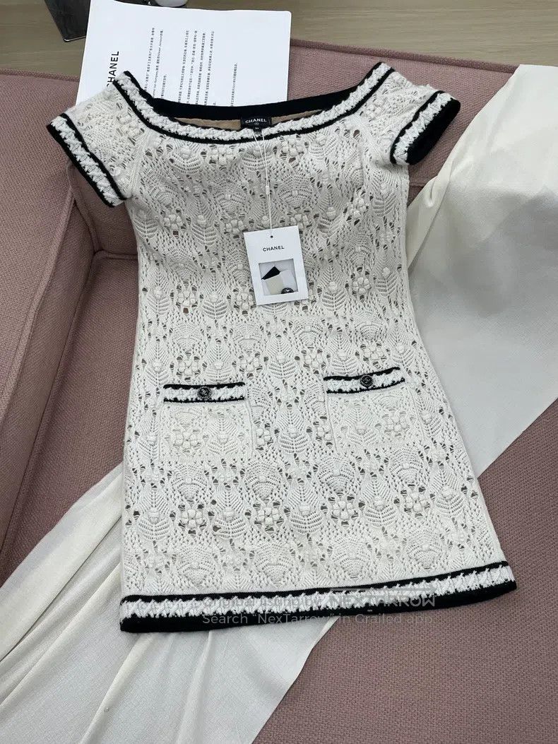 Chanel Chanel Black and white one-shoulder cashmere dress Size XS / US 0-2 / IT 36-38 - 1 Thumbnail