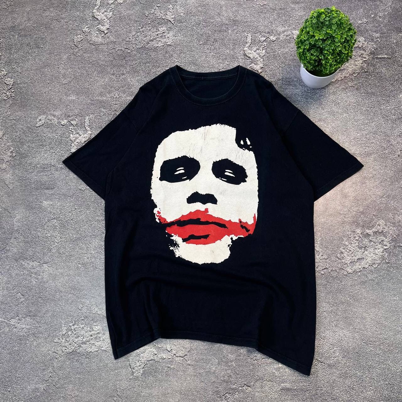 Vintage Vintage 90s Joker The Dark Knight Cotton T-Shirt DC Comics Size US L / EU 52-54 / 3 - 12 Thumbnail
