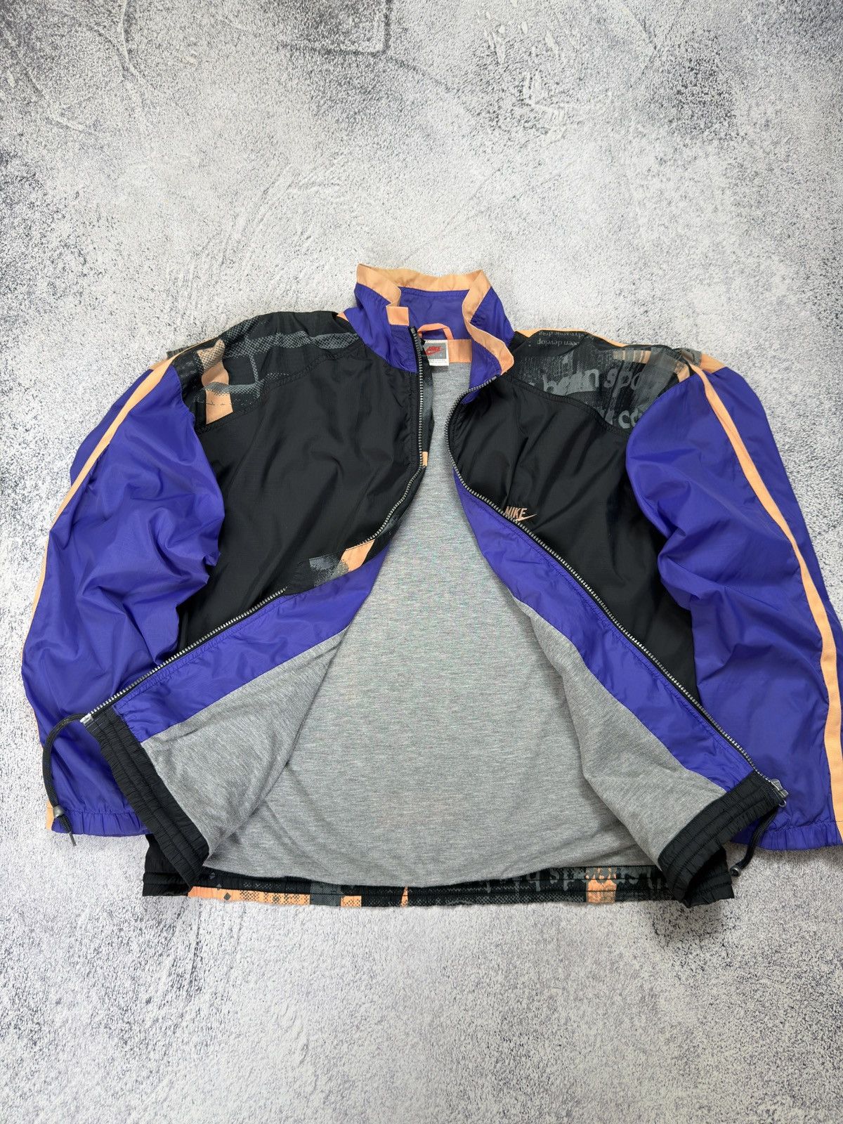Nike RARE 90s Nike International Graphic Print Nylon Track Jacket Size US XL / EU 56 / 4 - 9 Thumbnail