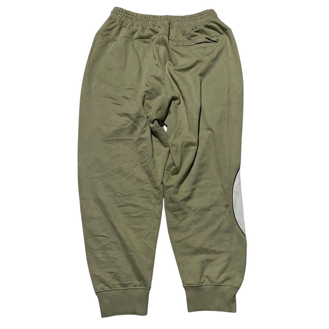 Nike Nike big swoosh light olive jogger longpant Size US 36 / EU 52 - 2 Thumbnail