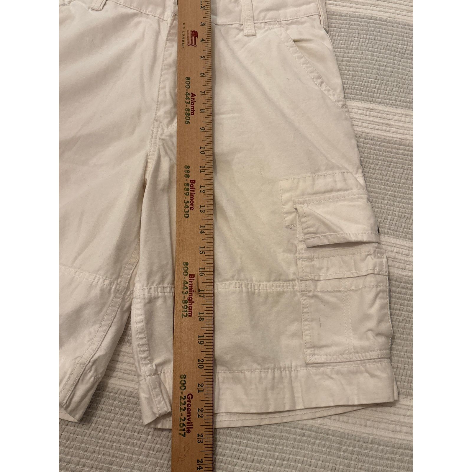 Levi's Levi’s White Cargo Shorts Size US 31 - 6 Thumbnail