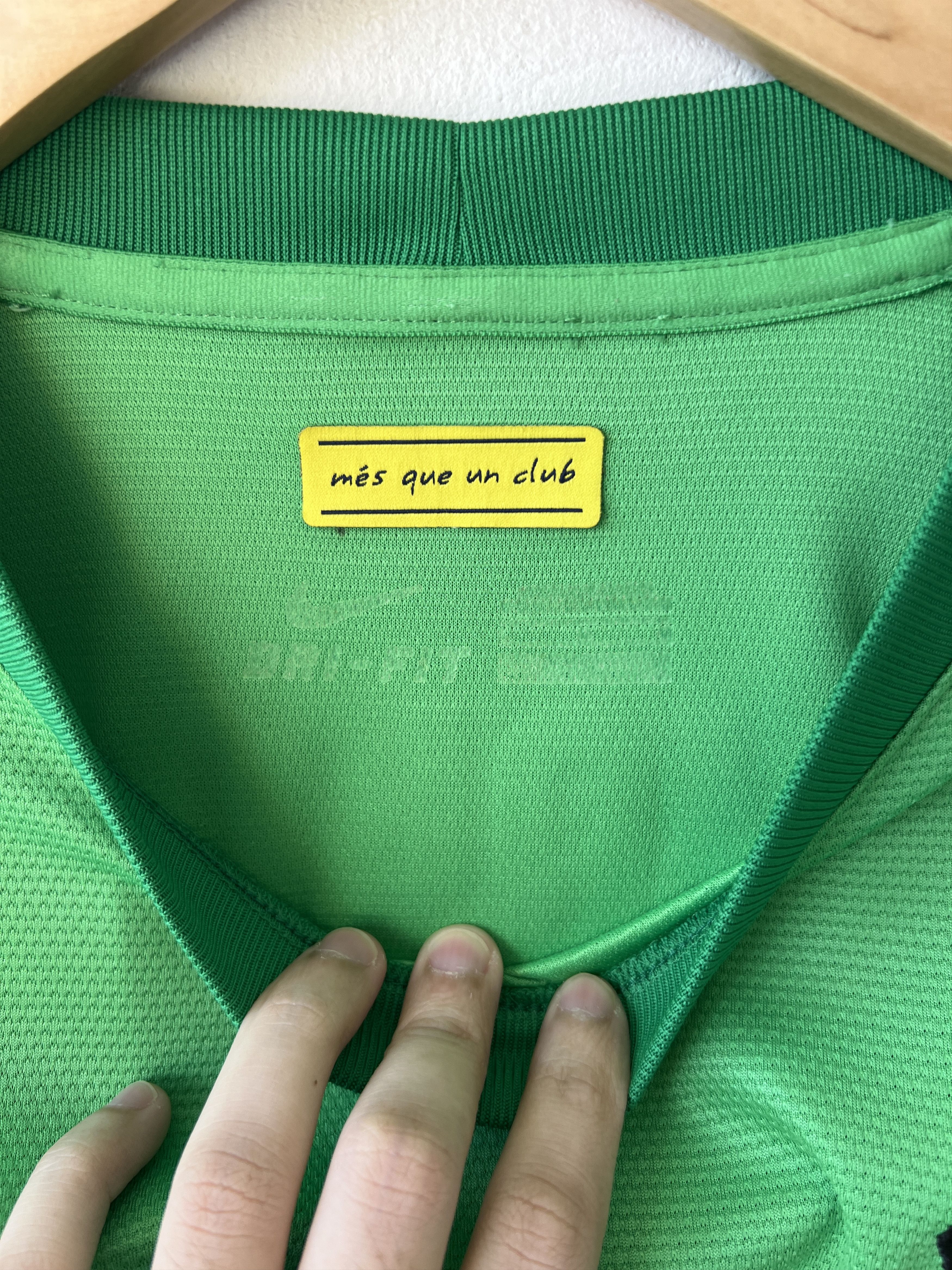 Nike (L) Barcelona 2013-14 GK Player Version kit V. Valdes #1 Size US L / EU 52-54 / 3 - 3 Thumbnail