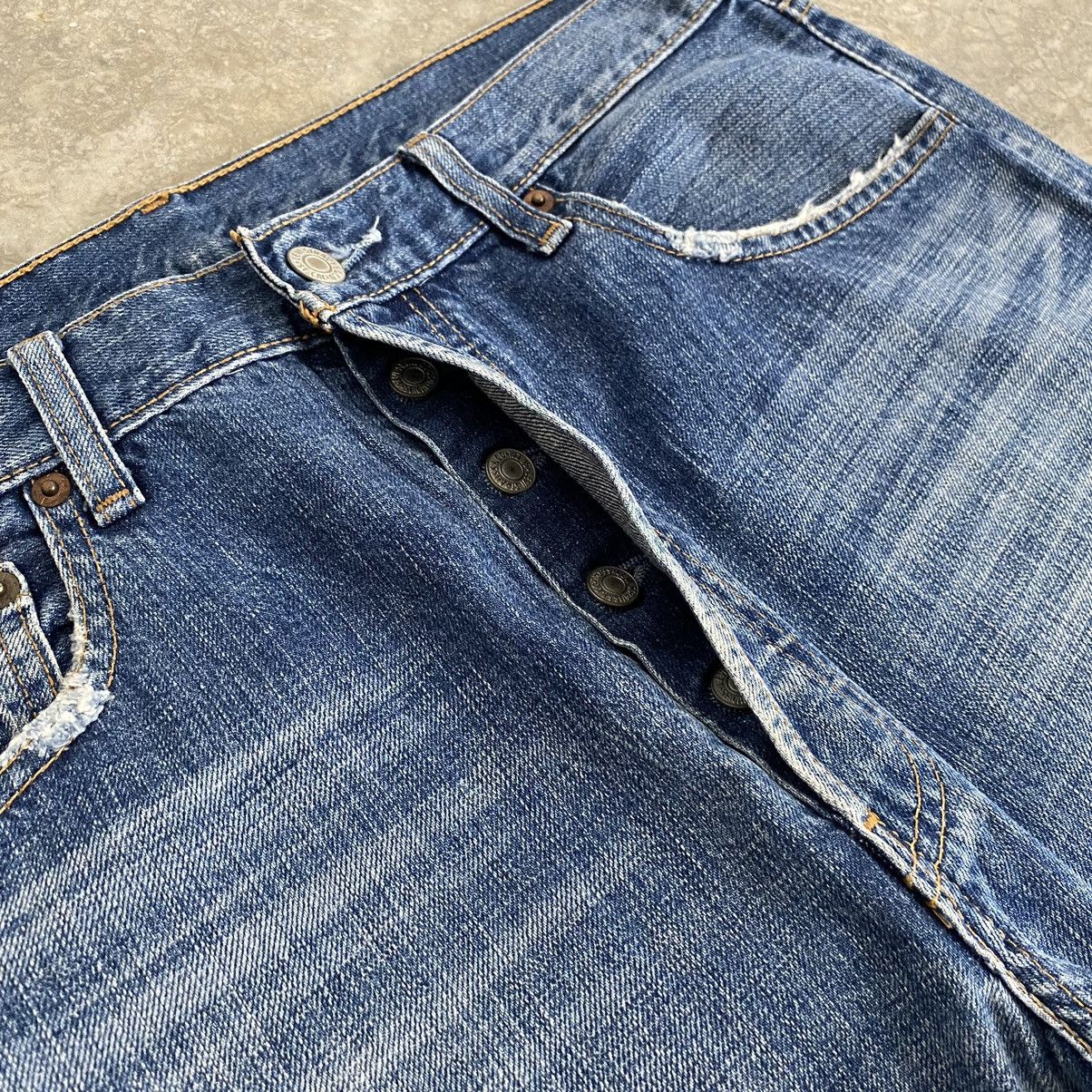 Levi's Size 33x32.5 Vintage 00’s Levis 501 Faded Blue Ripped Jeans Size US 33 - 9 Thumbnail