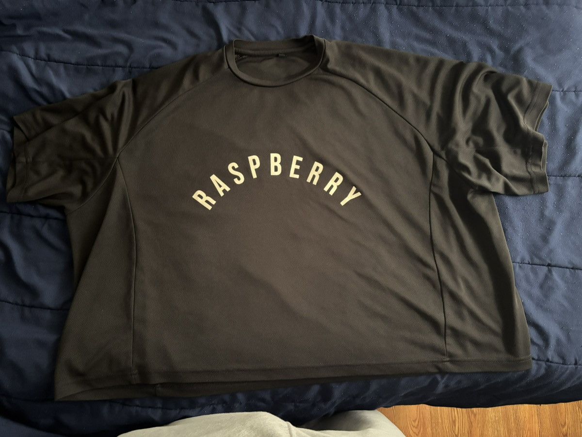 The GV Gallery Raspberry Cropped Shirt Size US M / EU 48-50 / 2 - 1 Thumbnail