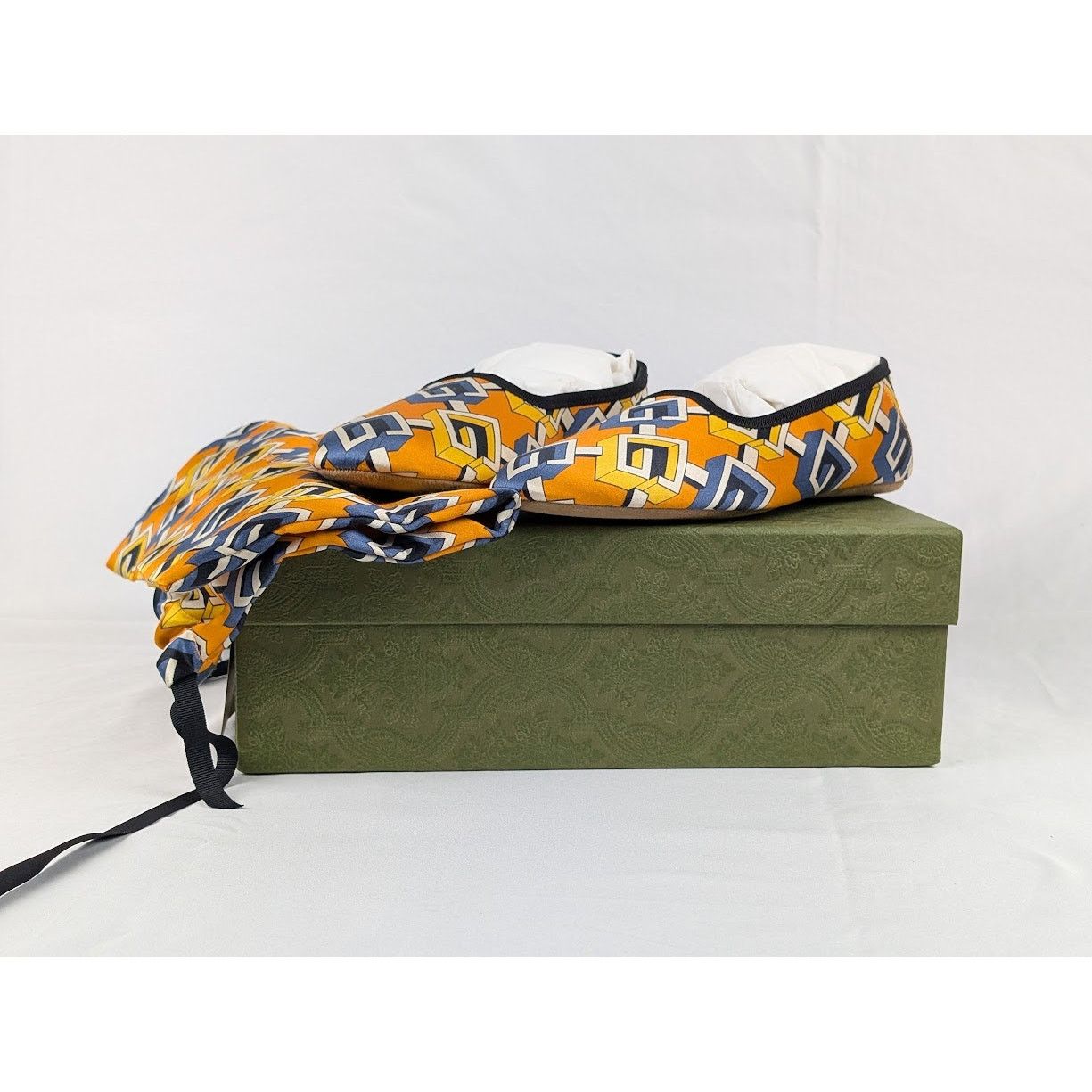 Gucci o1rshd1 Silk Printed Loafers in Multicolor Size US 7 / IT 37 - 8 Thumbnail