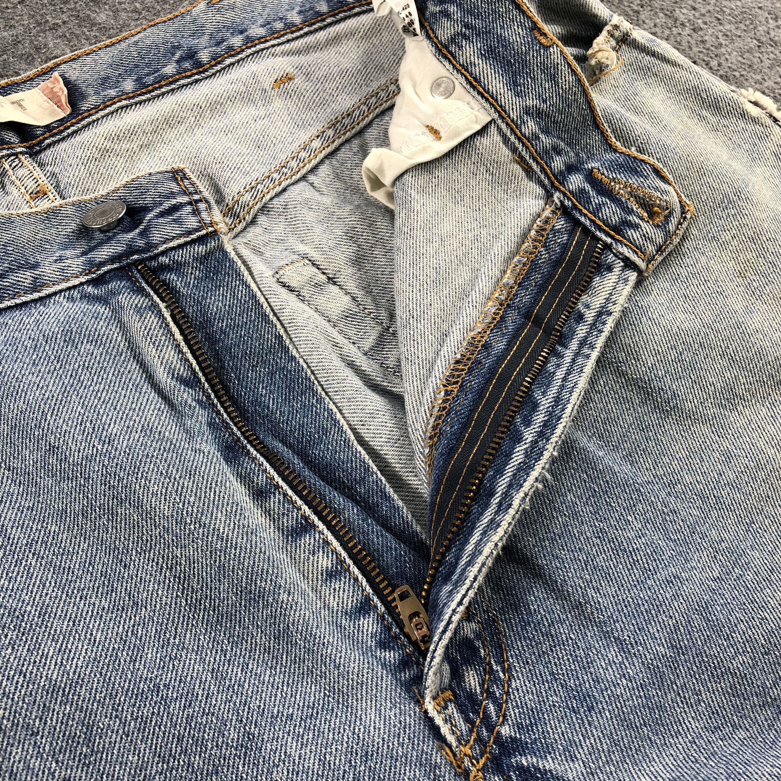 Levi's Vintage Light Wash Levis 505 Jeans-J1490 Size US 39 - 10 Thumbnail