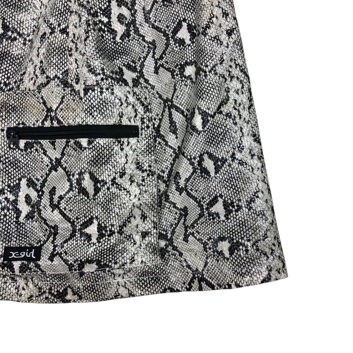 Japanese Brand X-Girl Snake Print Mini Skirt w/ Front Zip Pocket Size 24" / US 00 / IT 34 - 6 Thumbnail