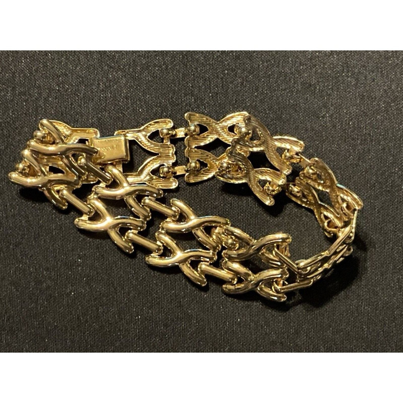 Monet Monet Gold Tone 7in Chain Bracelet W/ Fold Over Clasp Size ONE SIZE - 1 Thumbnail