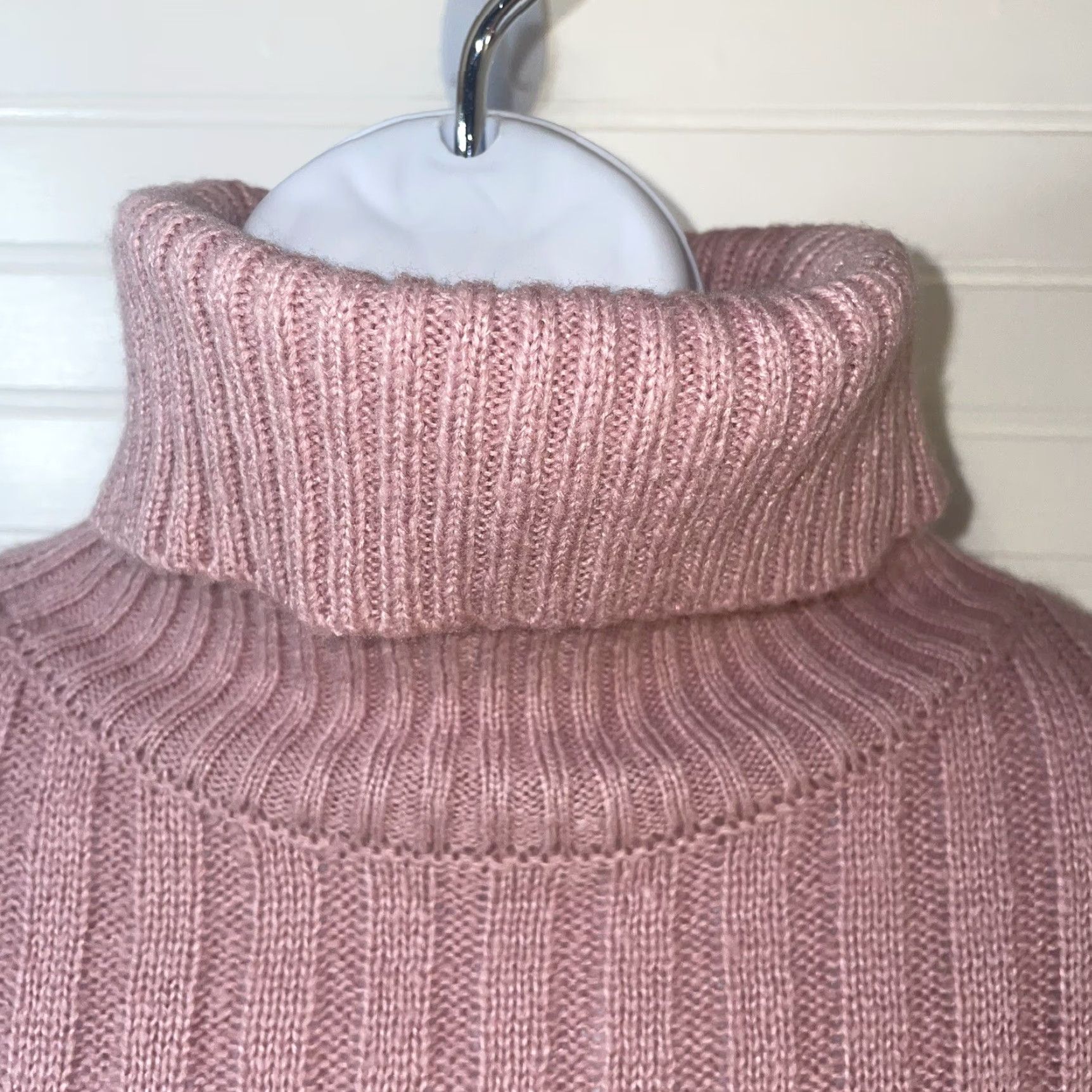 Forever 21 FOREVER 21 Cropped Turtleneck Sweater Women Small Blush Pullover Knit Tight-Knit Long Sleeve Casual 21st Century RN#94981 Size S / US 4 / IT 40 - 7 Thumbnail