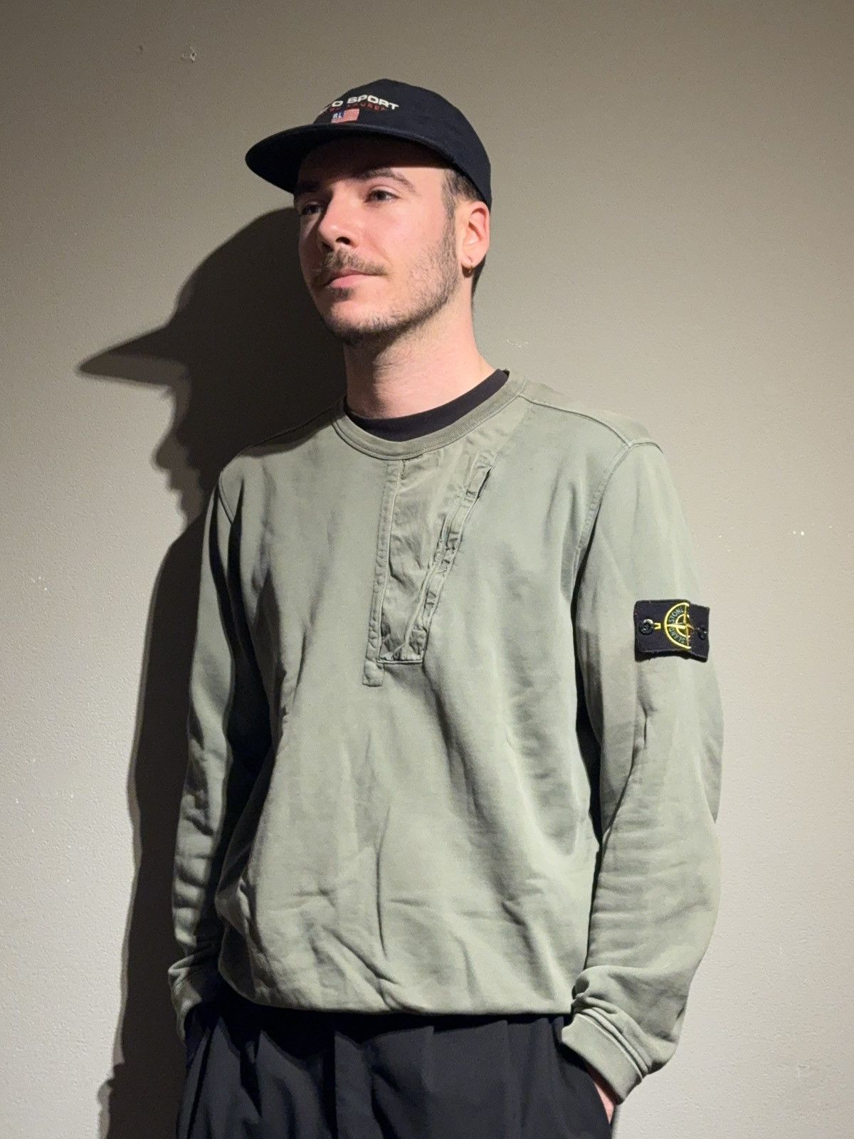 Stone Island Stone Island sweater khaki green with front pocket Size US L / EU 52-54 / 3 - 1 Thumbnail
