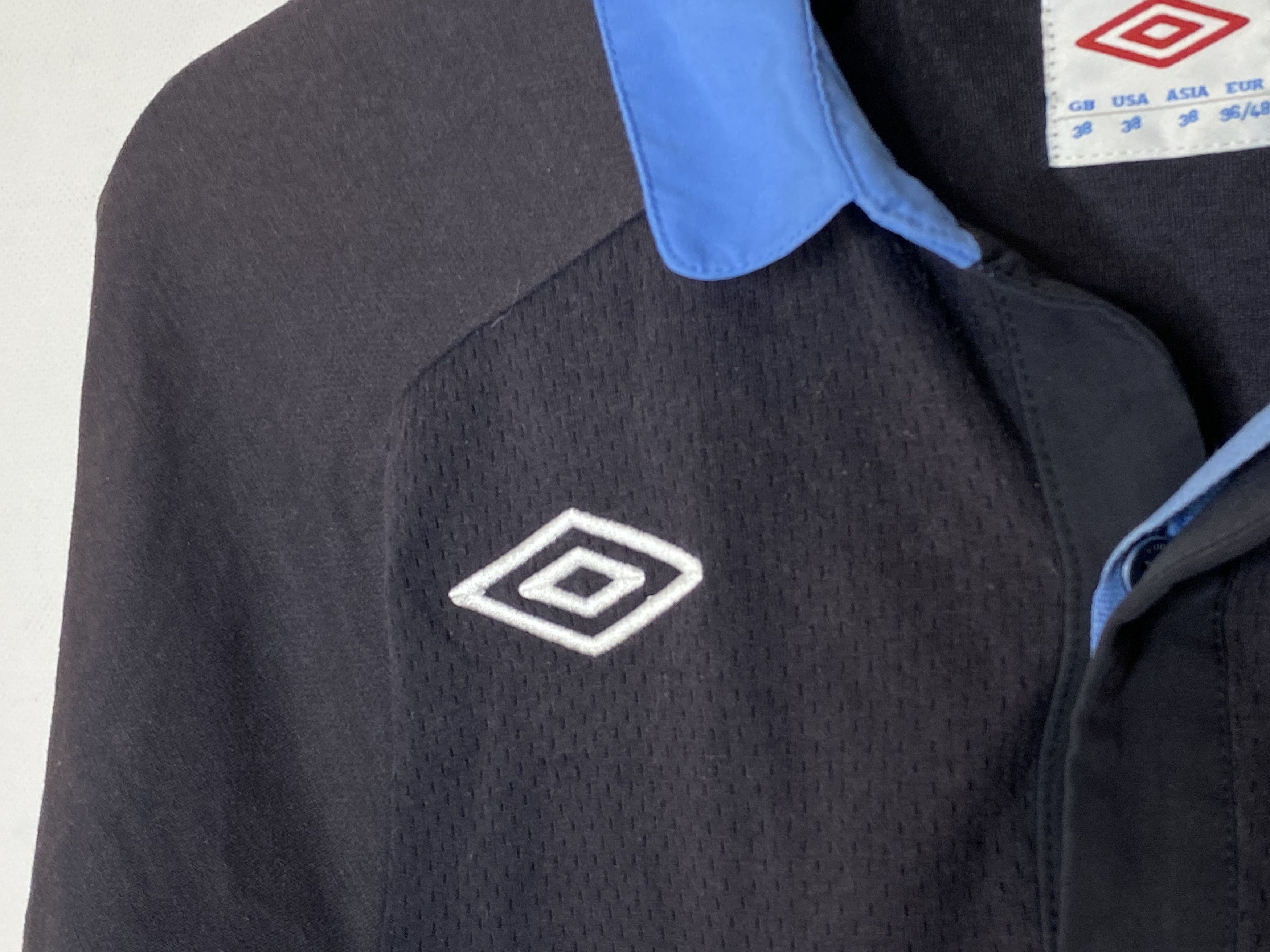 Umbro ENGLAND TEAM 2011 2013 AWAY FOOTBALL SHIRT SOCCER JERSEY Size US M / EU 48-50 / 2 - 4 Thumbnail