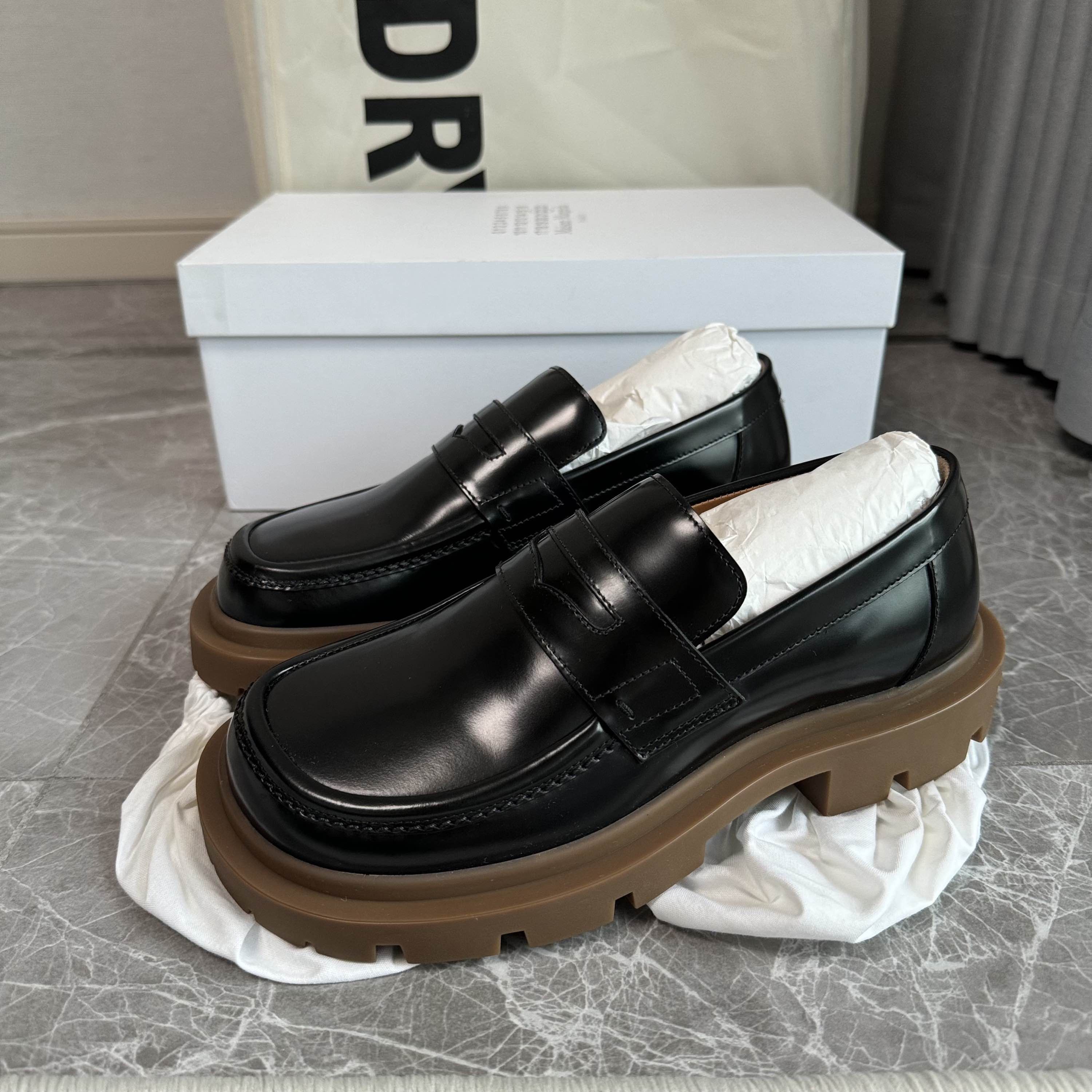 Maison Margiela Maison Margiela Lug Sole Loafers Size 37 Size US 7 / IT 37 - 1 Thumbnail