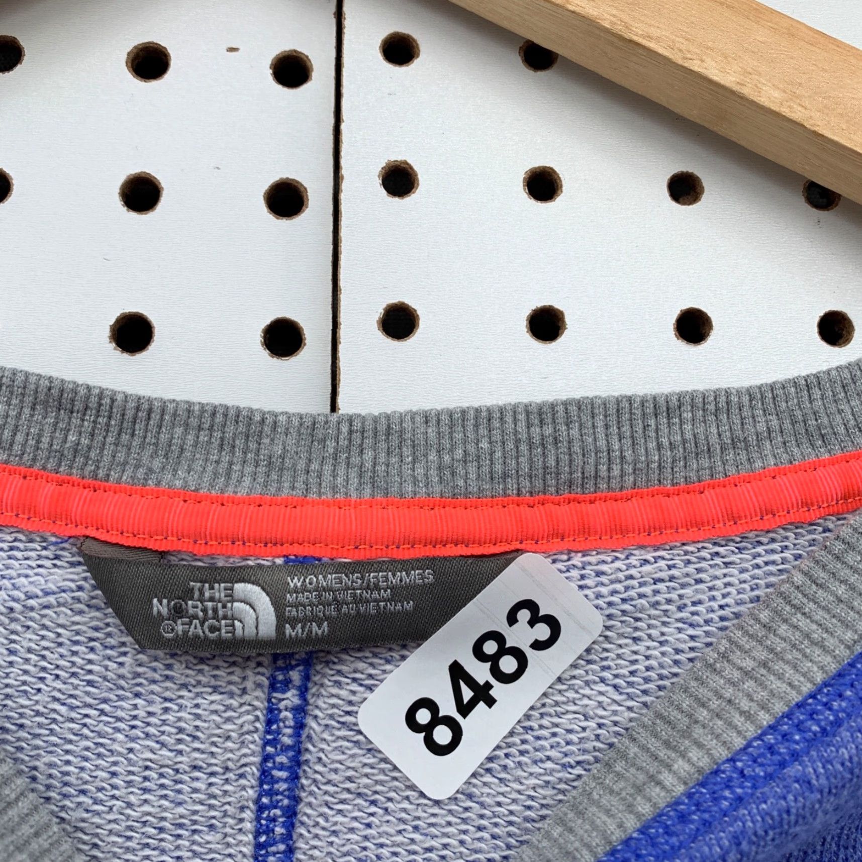 The North Face VINTAGE The North Face Sweatshirt Womens M Blue Gray Zip Sides Thumbhole 18.5x24 Womens Size M / US 6-8 / IT 42-44 - 6 Thumbnail