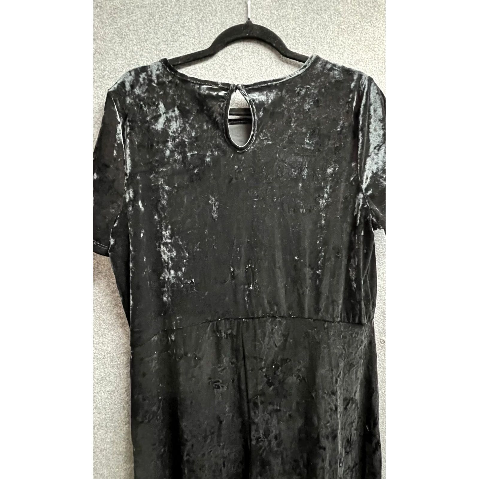 Torrid Torrid Jumpsuit One Piece Black Velvet Short Sleeve Skinny Inseam 27 in Size One Size Regular Women Clubwear Party/Cocktail Travel Casual Size 42" / US 20 - 6 Thumbnail