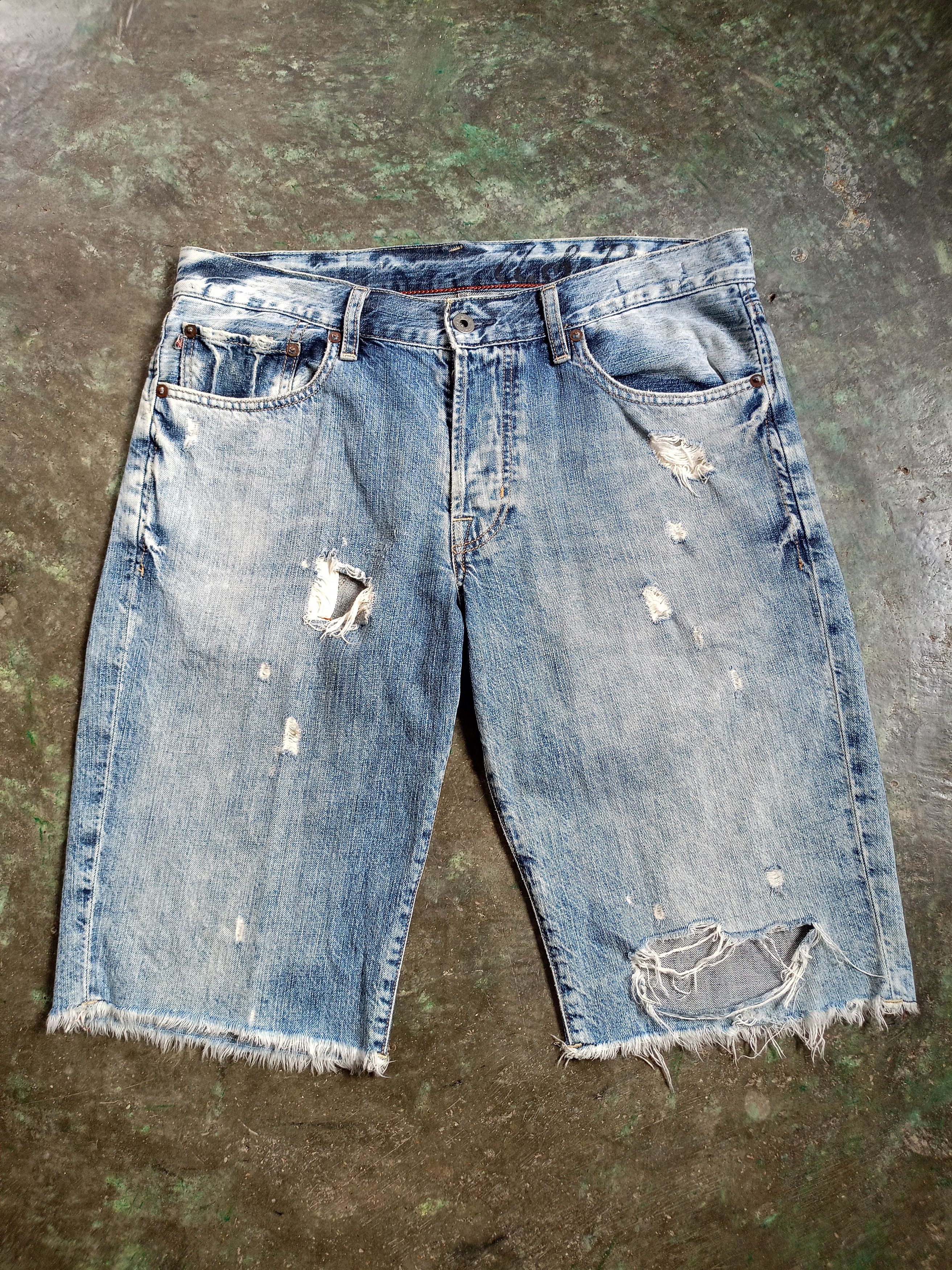 Ralph Lauren Ralph Lauren Distressed Denim Shorts Pants Size US 33 - 1 Thumbnail