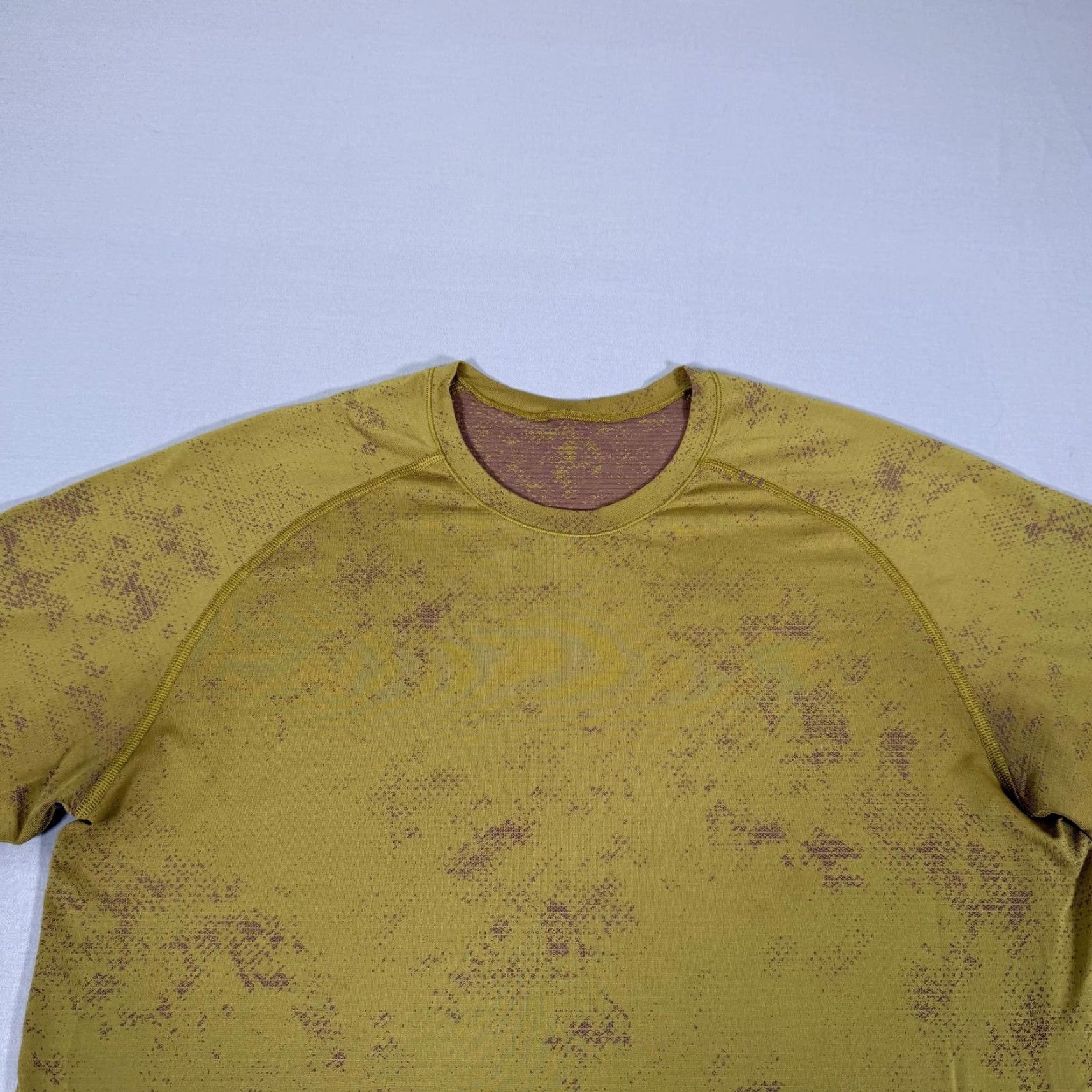 Lululemon Lululemon Shirt Mens Large Yellow Metal Vent Tech Seamless Athletic Running Camo Size US L / EU 52-54 / 3 - 2 Thumbnail