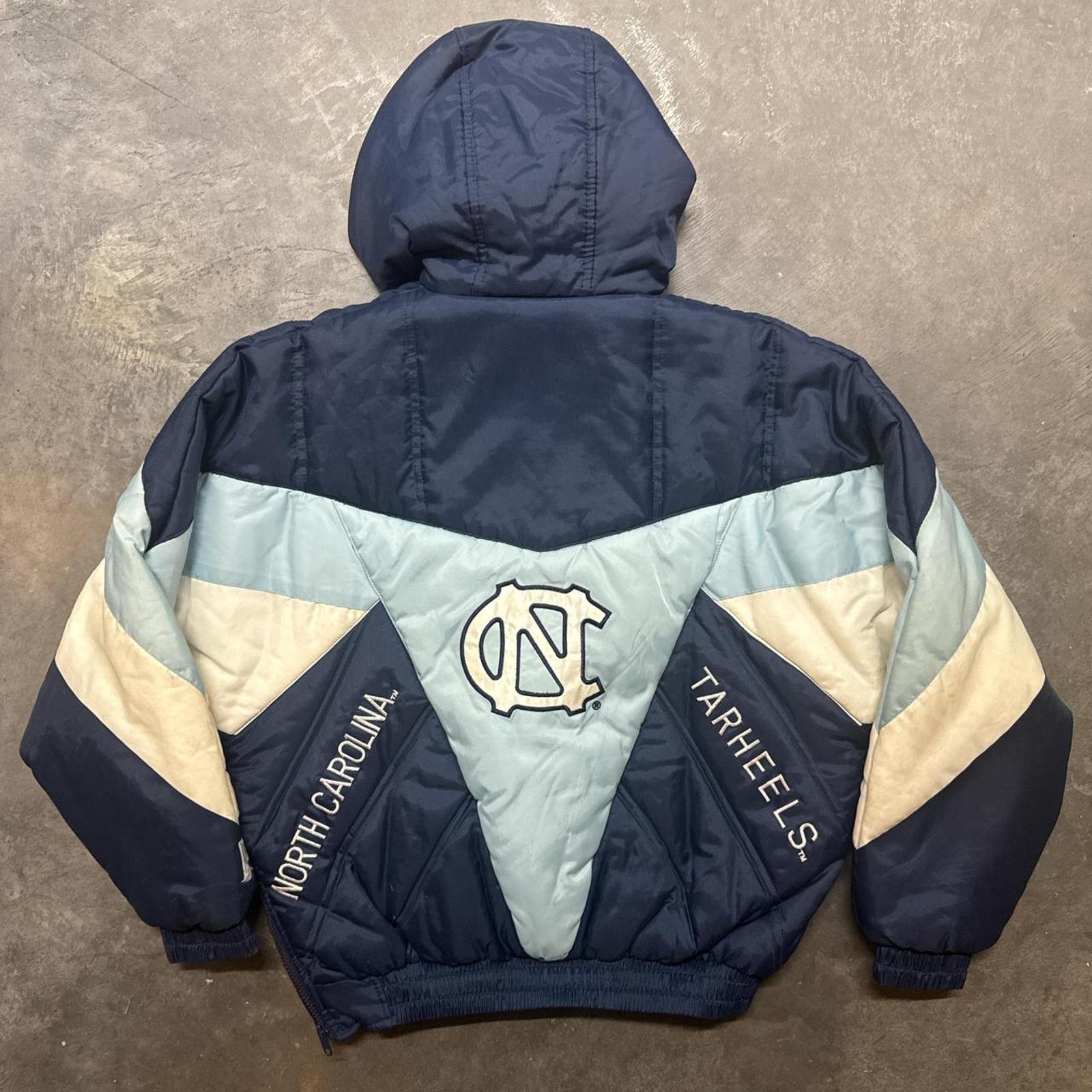 Vintage Vintage 90s Pro Player NorthCarolina Tarheels Puffer Jacket Size M / US 6-8 / IT 42-44 - 1 Thumbnail