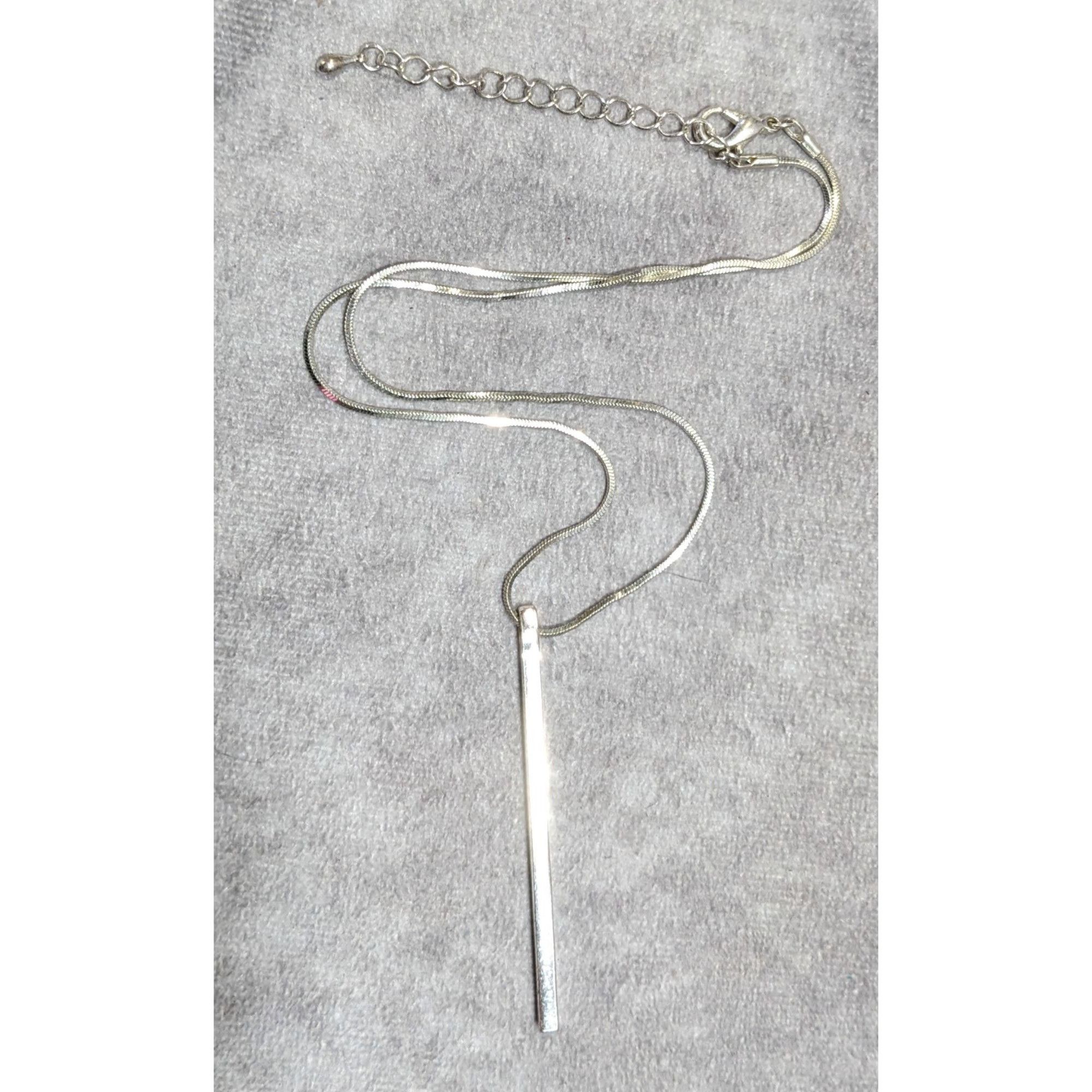 Other Elegant Modern Bright Silver Tone Pillar Pendant Necklace Size ONE SIZE - 6 Thumbnail