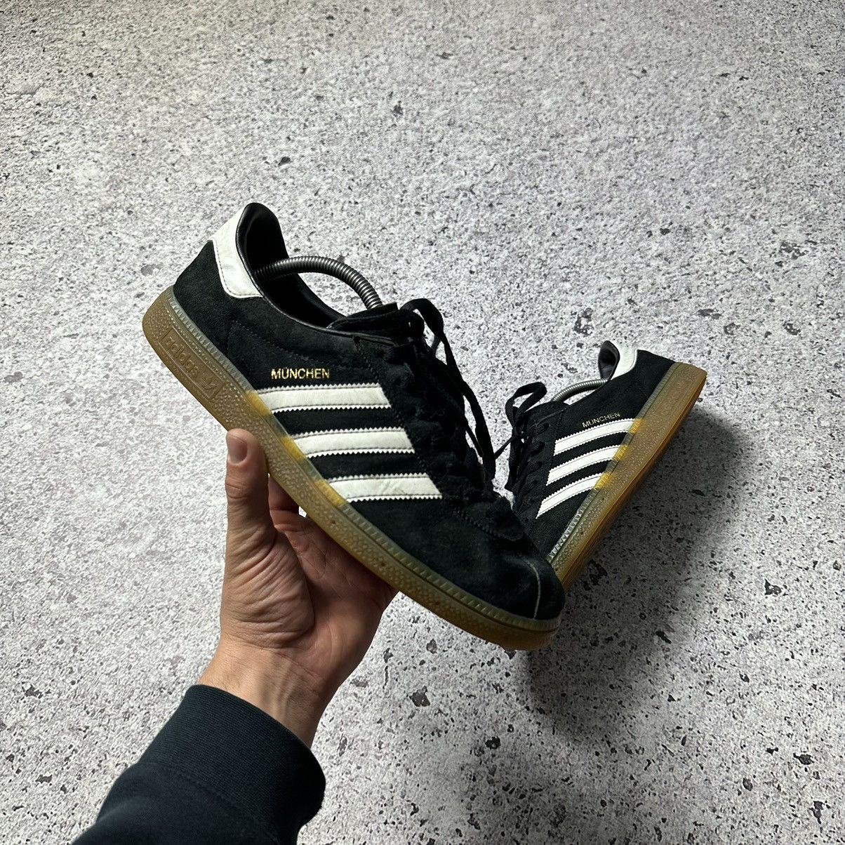Adidas Vintage Adidas Munchen Samba Style Y2K Shoes Size US 9.5 / EU 42-43 - 1 Thumbnail