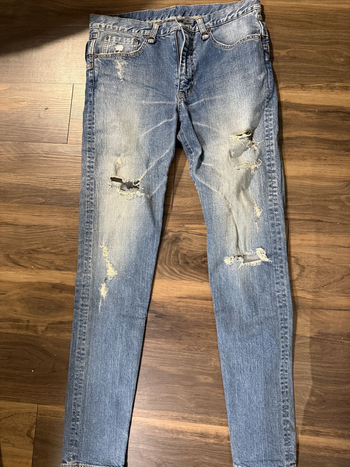 Mastermind Japan Mastermind Japan Distressed Skull Denim Jeans – Light Wash Size US 31 - 1 Thumbnail