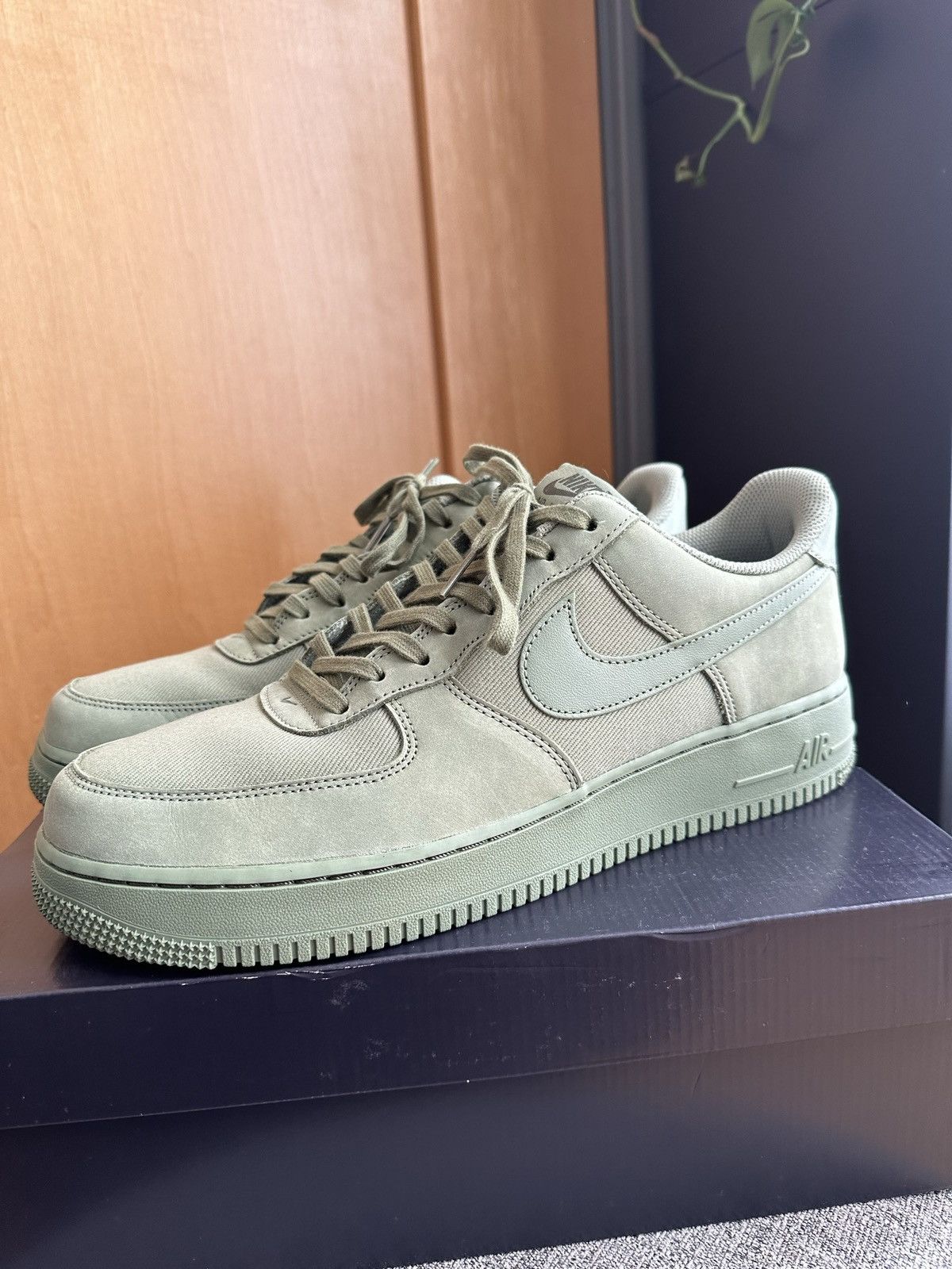 Nike AIR FORCE 1 07 LX Size US 11 / EU 44 - 1 Thumbnail