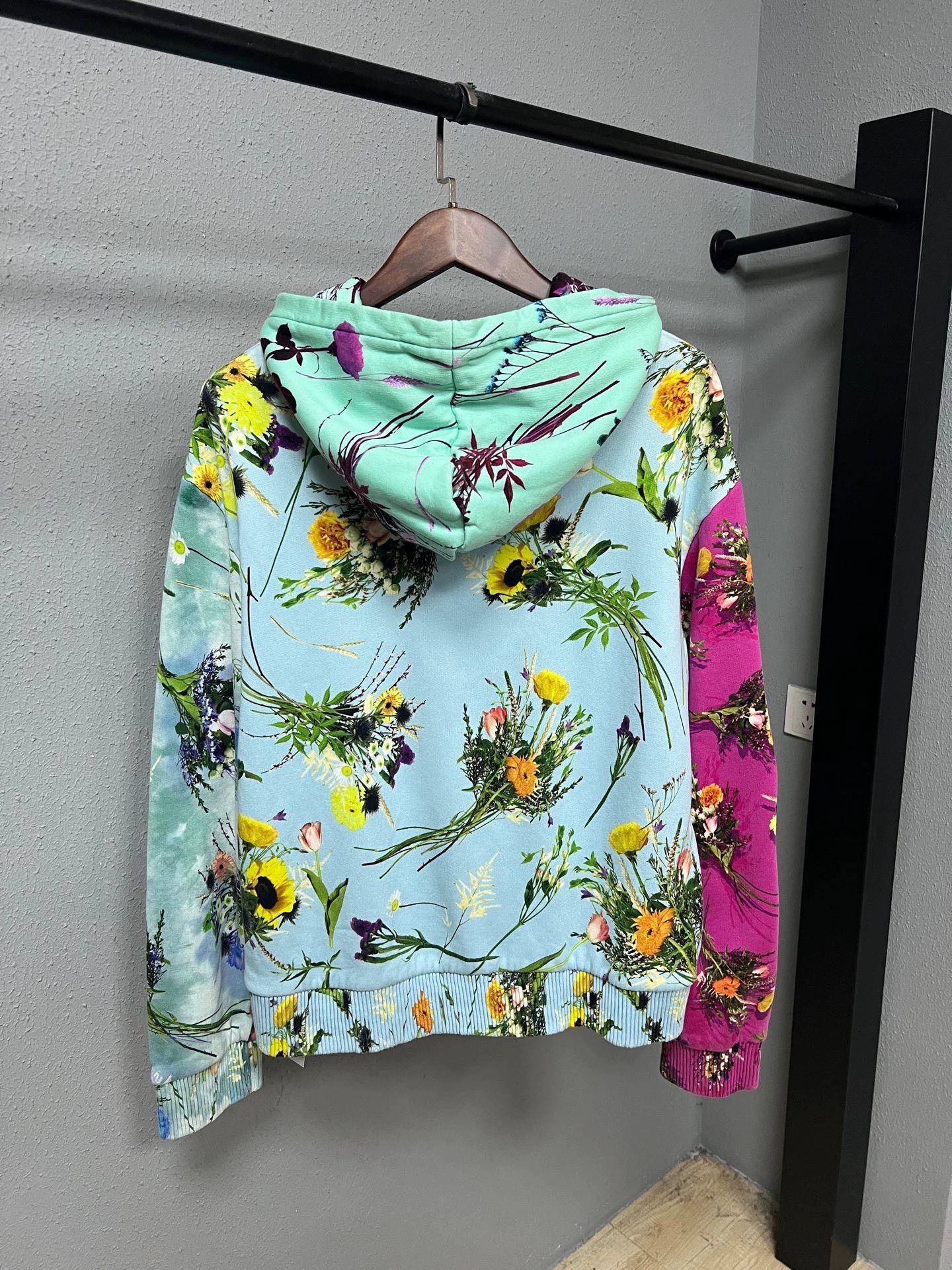 Louis Vuitton Louis Vuitton Floral Hoodie Size L / US 10 / IT 46 - 2 Thumbnail