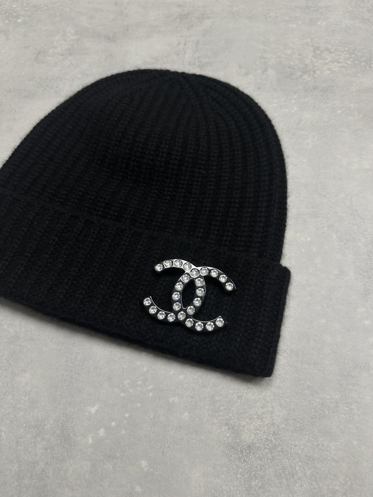 Chanel Chanel Removable Rhinestone CC Logo Cashmere Beanie Black Size ONE SIZE - 3 Thumbnail