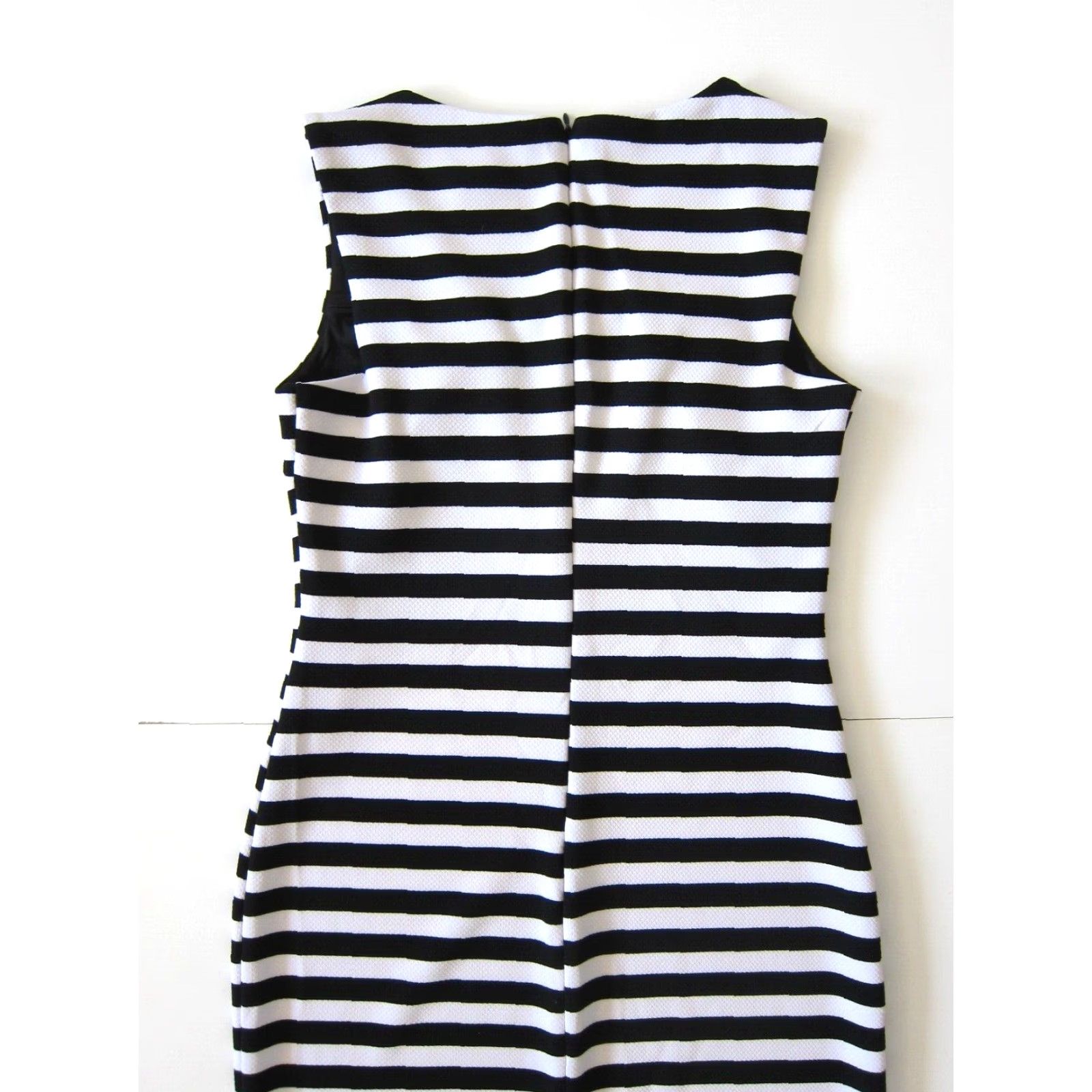 Vintage En Focus Studio Dress Sleeveless A-Line Sheath Stretch Black White Stripe Knee Length 4 Women's Size S / US 4 / IT 40 - 6 Thumbnail