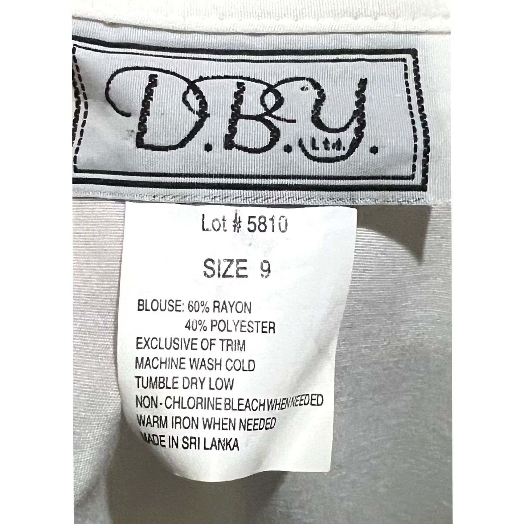 Vintage VINTAGE Ivory Button Blouse Top Sz 9 Long Sleeve Shoulder Pads D.B.Y. Ltd. Blouse Women 90s Classic Fashion Crew Neck Buttoned Crew Womens Size M / US 6-8 / IT 42-44 - 6 Thumbnail