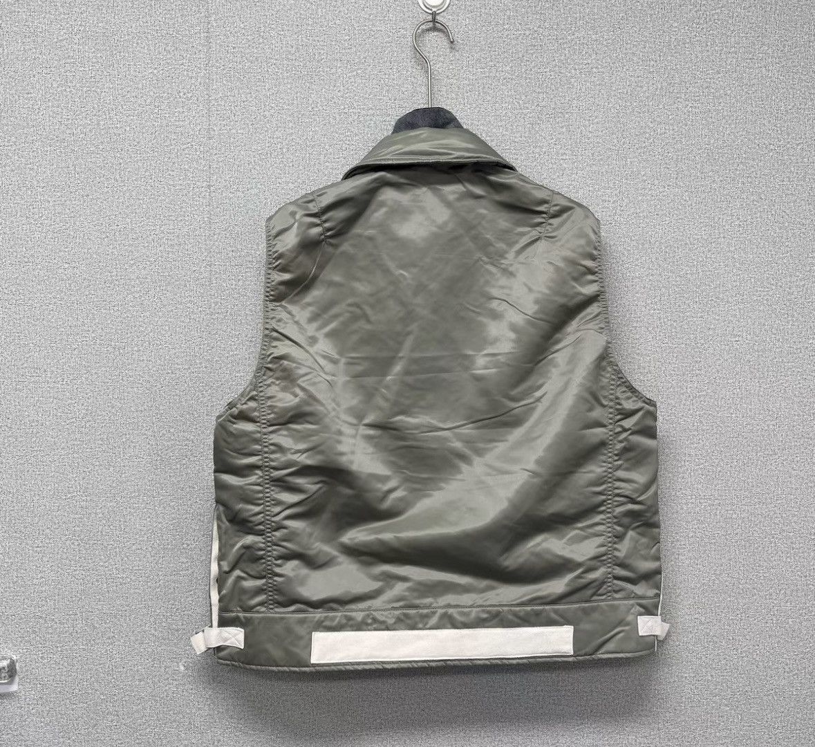 Sacai sacai nylon twill vest in unique design. Size US M / EU 48-50 / 2 - 2 Thumbnail