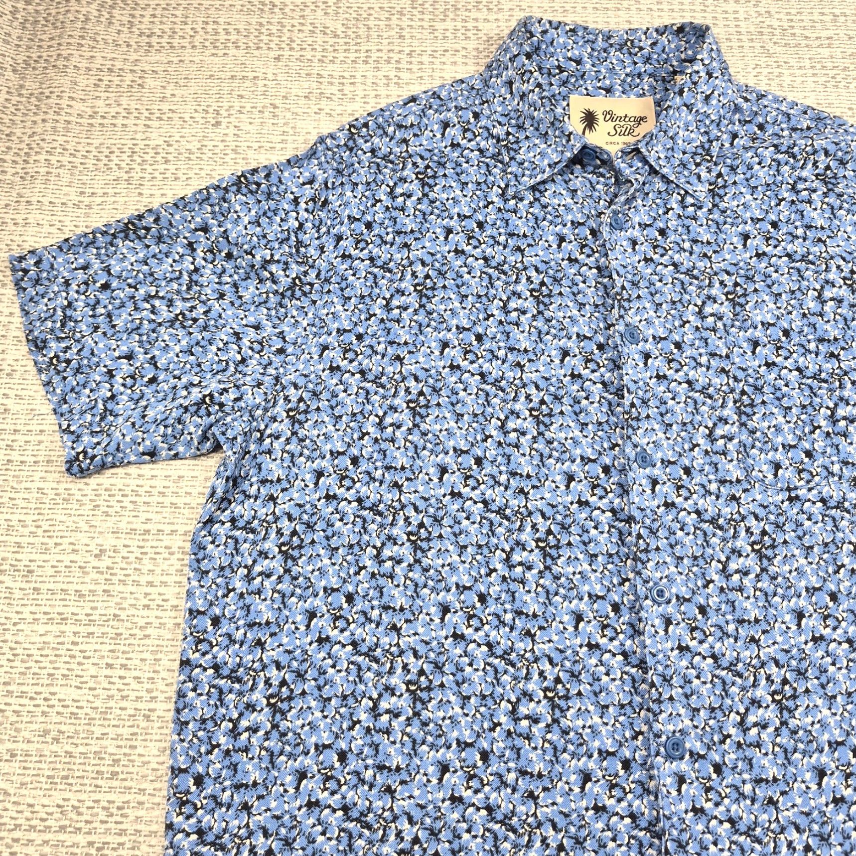 Vintage VINTAGE Silk circa 1969 Button Up Shirt Mens XL Blue Floral 100% Silk Casual Size US XL / EU 56 / 4 - 3 Thumbnail