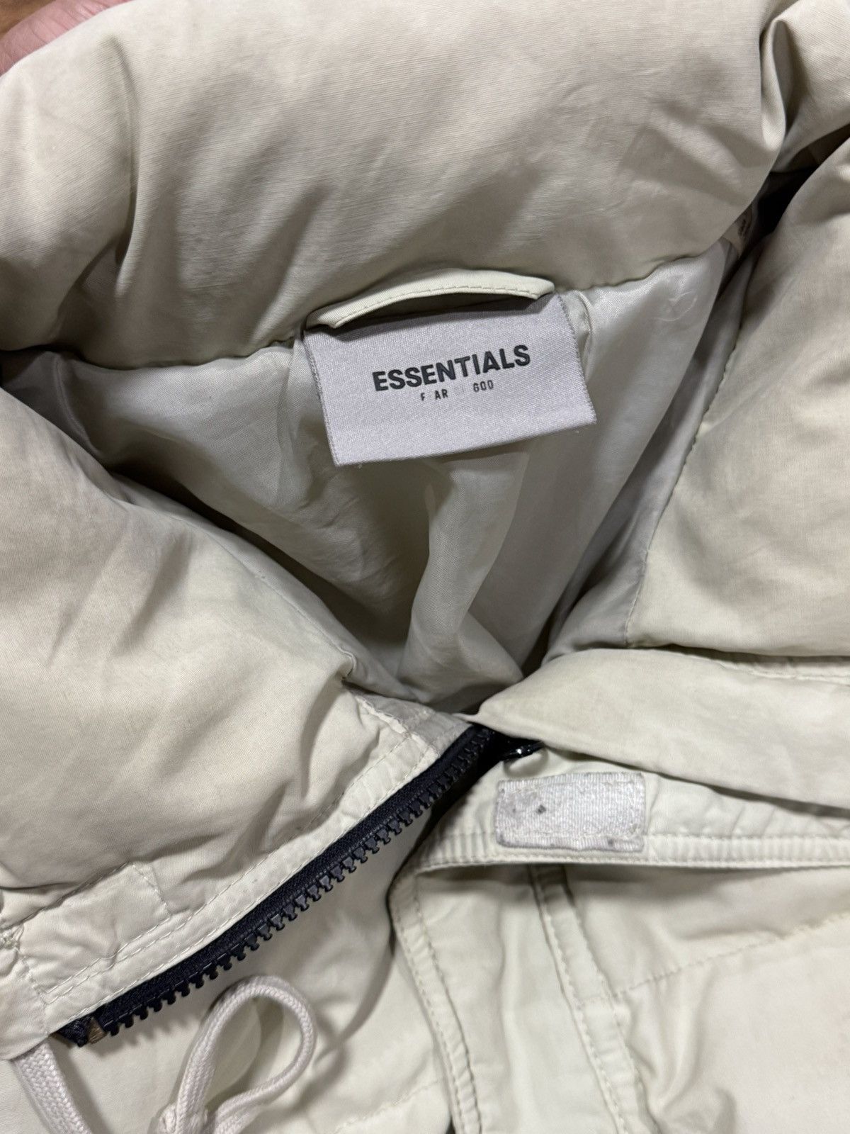 Essentials Fear of God Essentials Puffer Jacket – Light Stone Size US M / EU 48-50 / 2 - 7 Thumbnail