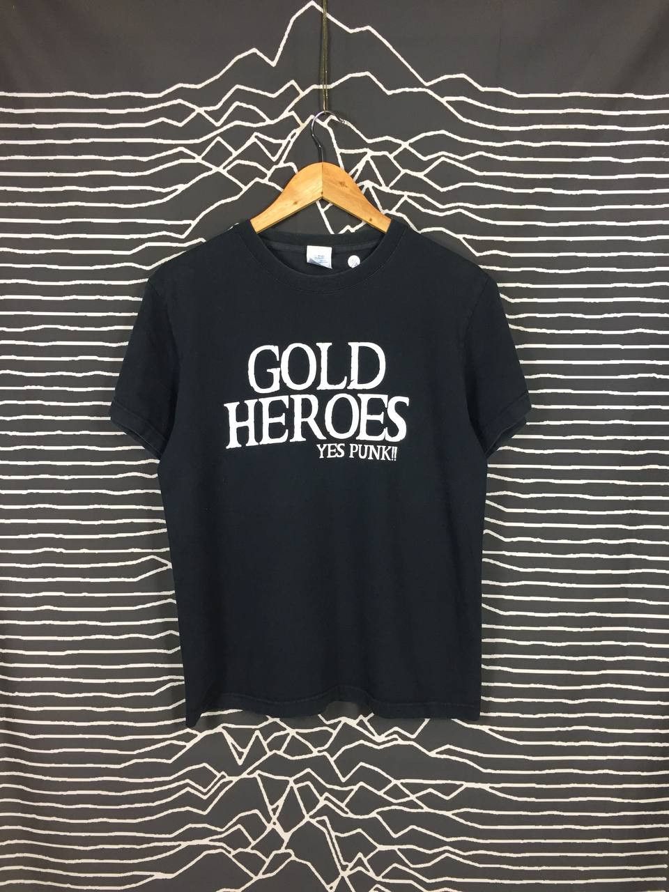 Vintage United Athle Gold Heroes Yes Punk!! Wording Tee Size US M / EU 48-50 / 2 - 1 Thumbnail