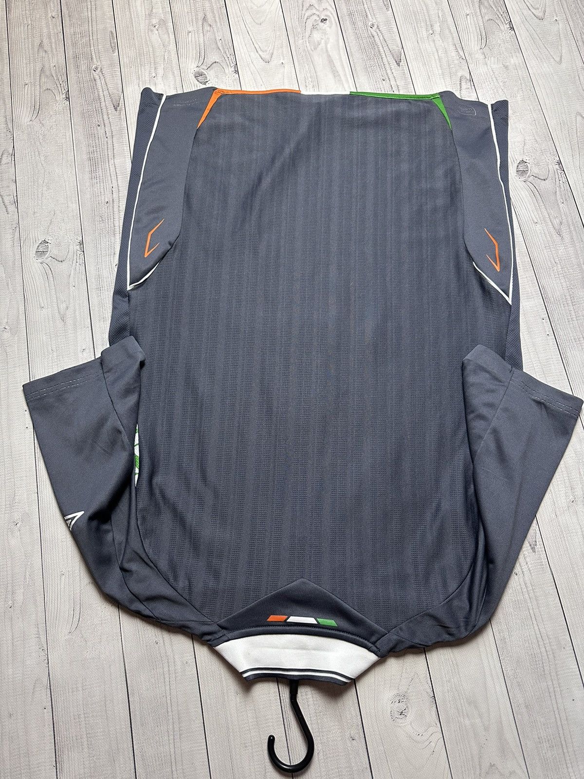 Umbro Vintage Umbro Ireland soccer jersey size L grey rare away Size US L / EU 52-54 / 3 - 8 Thumbnail