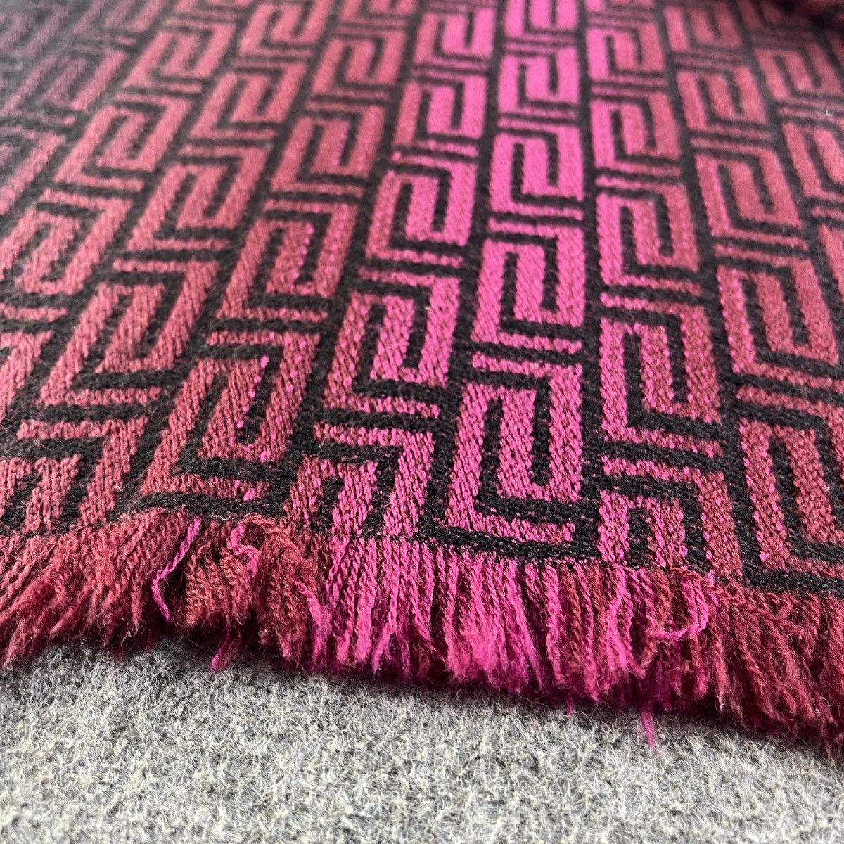 Versace Versace Scarf / Muffler / Neckwear T1158 Size ONE SIZE - 8 Thumbnail