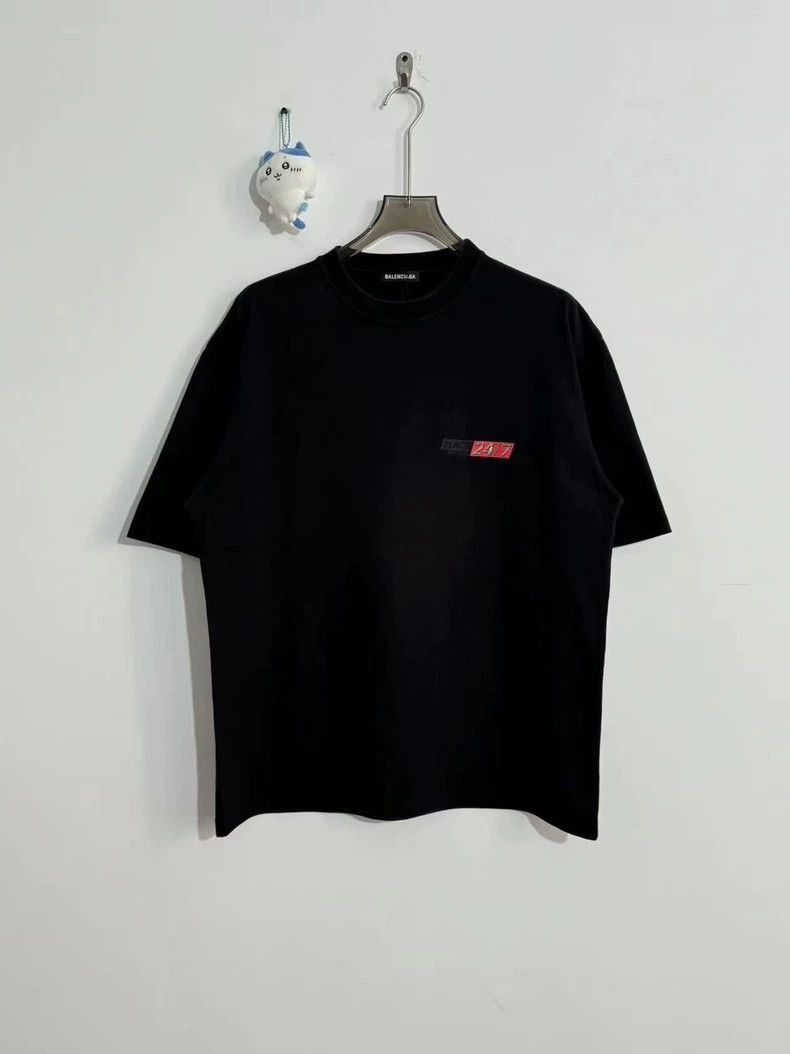 Balenciaga Balenciaga News letter logo short sleeve 2501-Nextarrow Size US M / EU 48-50 / 2 - 1 Thumbnail