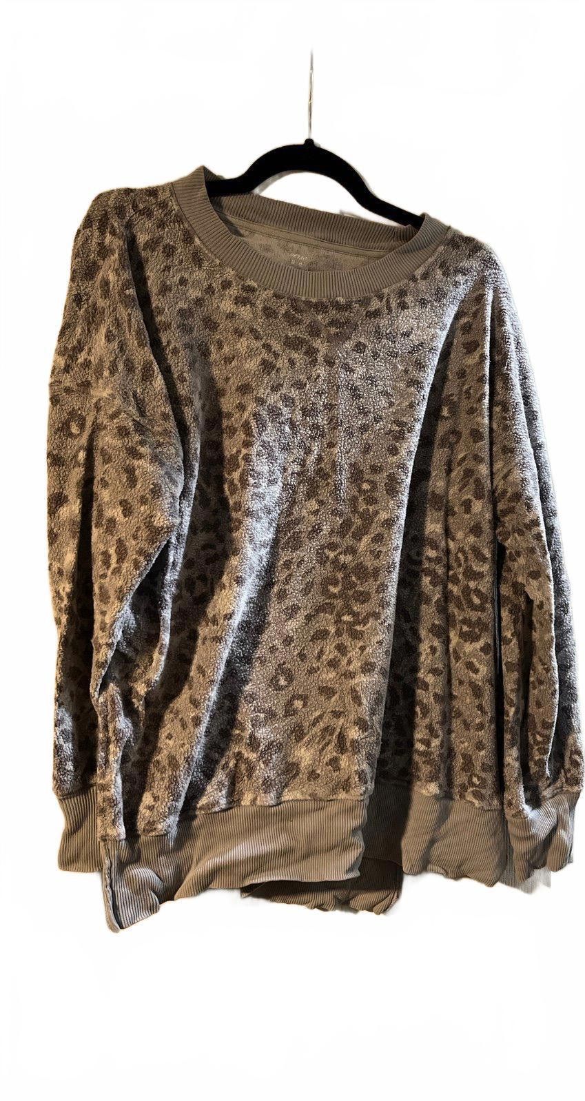 Designer Cozy Leopard Print Lounge Set - Sweater & Pants Size ONE SIZE - 1 Thumbnail