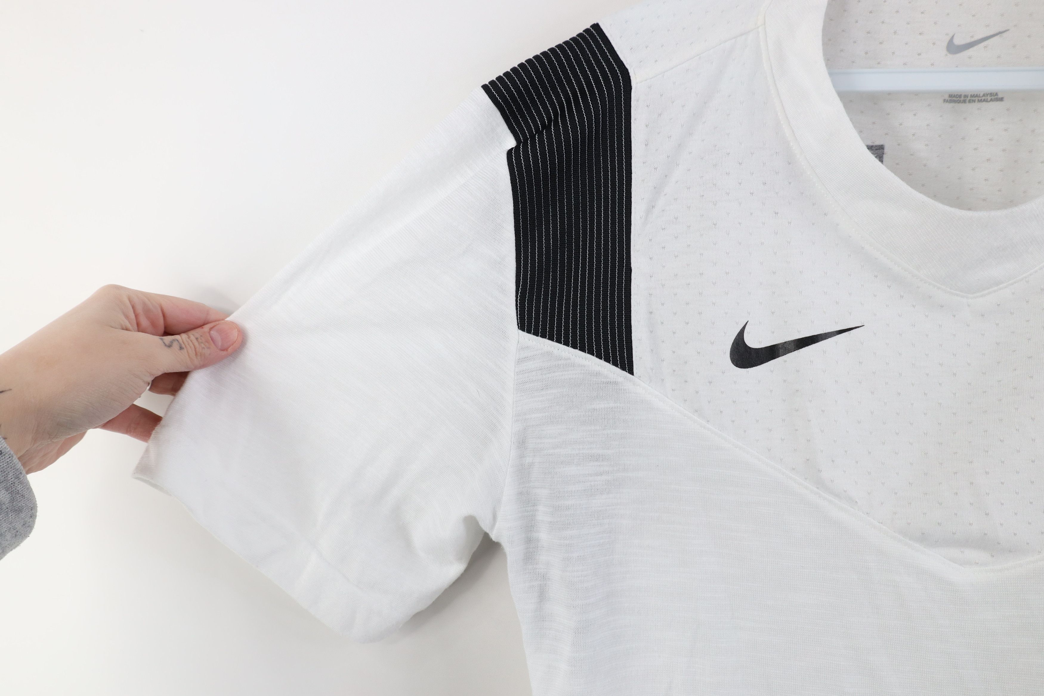 Nike Nike Issued University of Toledo Football Knit T-Shirt White Size US S / EU 44-46 / 1 - 6 Thumbnail
