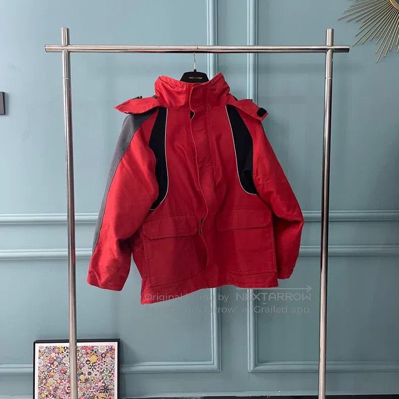 Balenciaga Balenciaga Red windbreaker jacket Size XS / US 0-2 / IT 36-38 - 1 Thumbnail