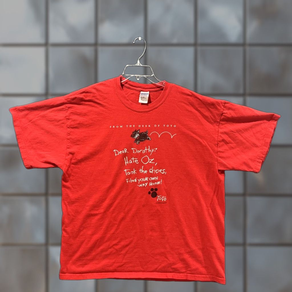 Gildan VINTAGE Wizard Of Oz Took The Shoes Toto Red T-Shirt Men’s 2XL HTF Y2K Mens 90s Gildan Regular Size 2XL Red T-Shirt Size US XXL / EU 58 / 5 - 1 Thumbnail