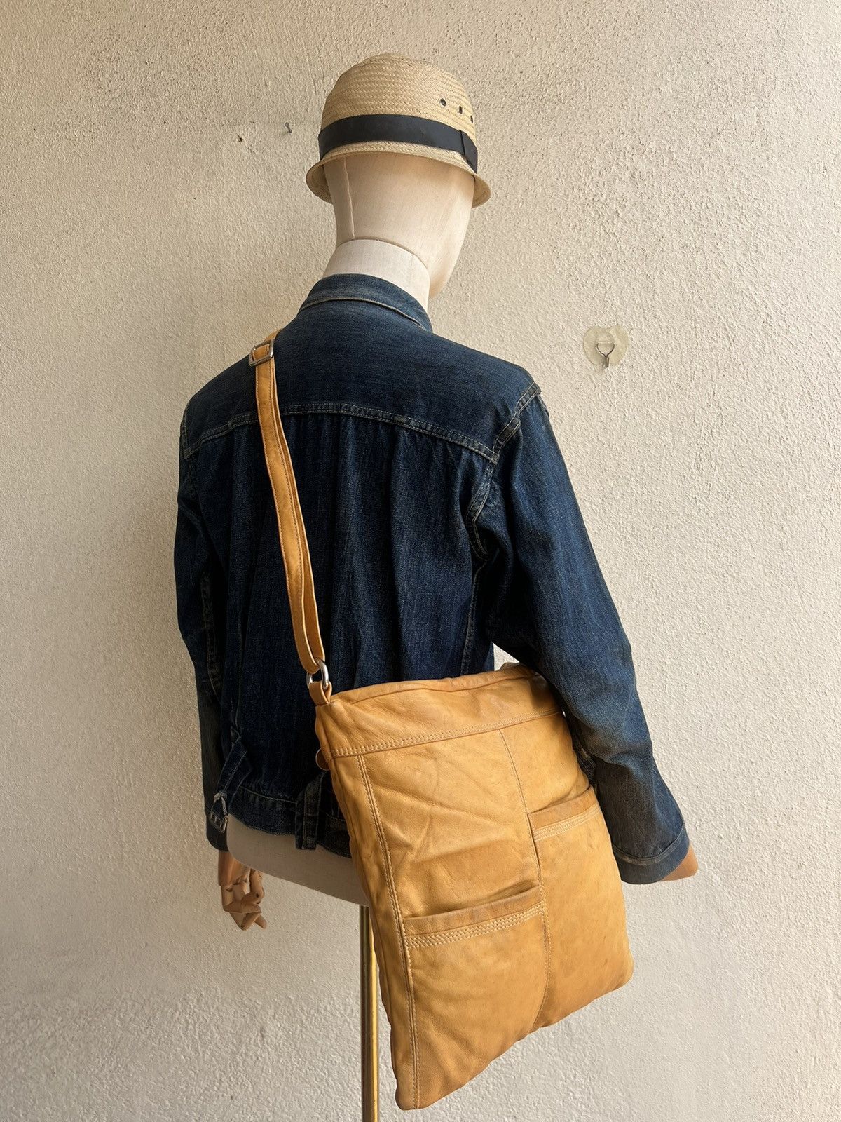 Leather Vintage DEL CONTE Muddy Stains Fade Patina Leather Bag Size ONE SIZE - 1 Thumbnail
