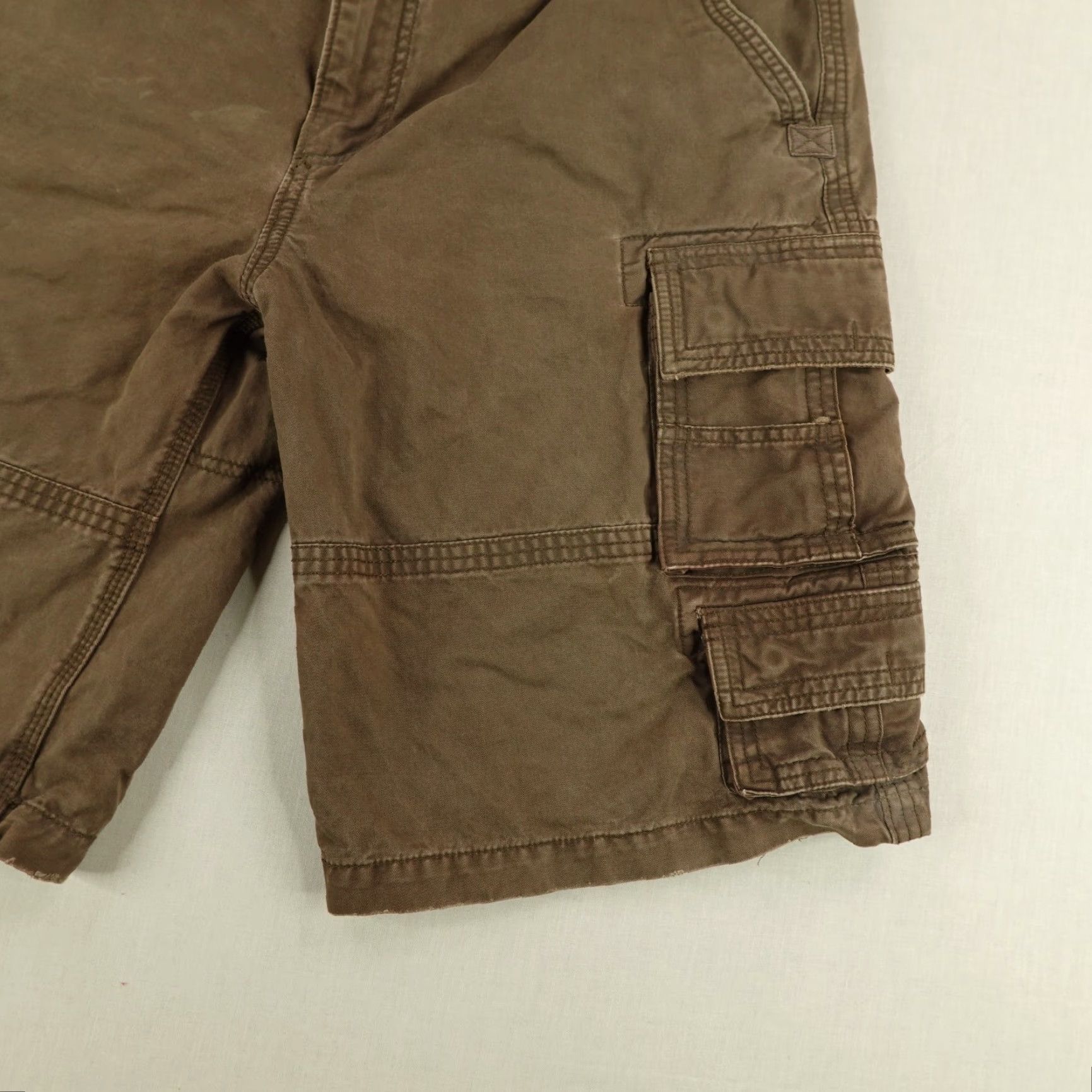 Old Navy VINTAGE Old Navy Cargo Shorts Mens 33 Brown Utility Baggy Y2K Outdoor Size US 33 - 4 Thumbnail