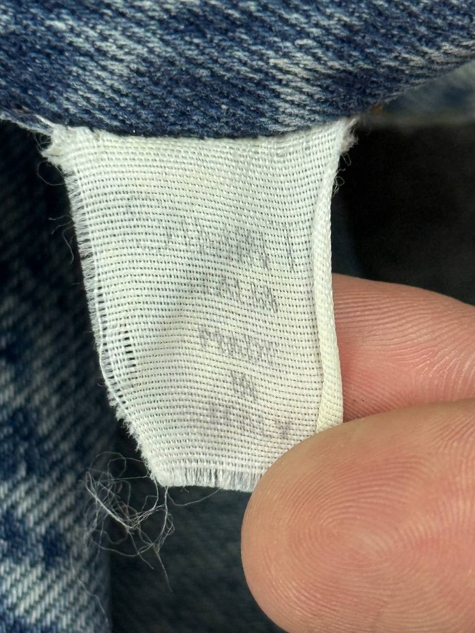 Armani Vintage 90's Armani Jeans Metal Logo Blue Denim Comfort fit Size US 29 - 12 Thumbnail