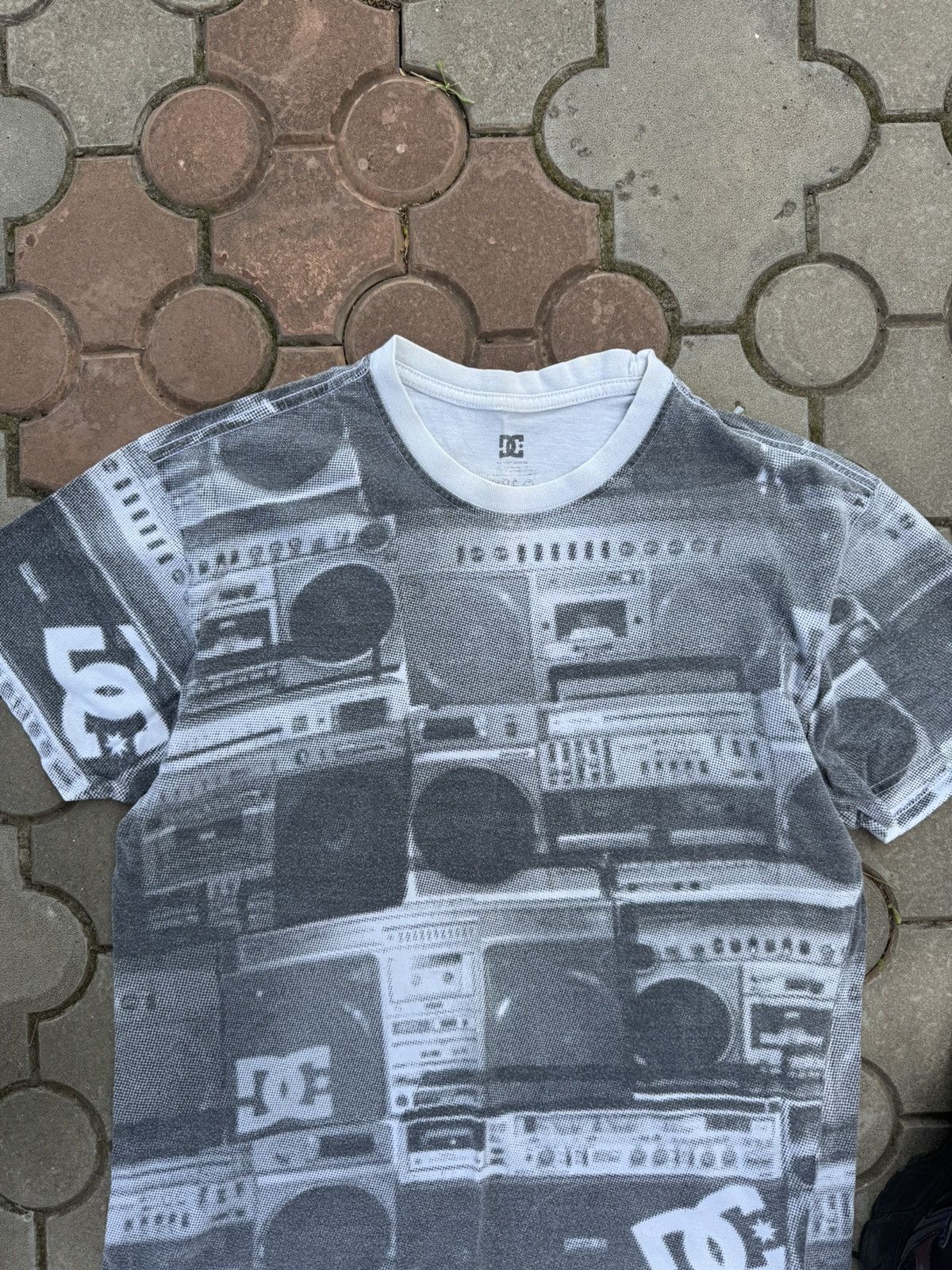 DC Vintage DC Shoes Boombox Over All Print Tee Shirt Size US M / EU 48-50 / 2 - 3 Thumbnail