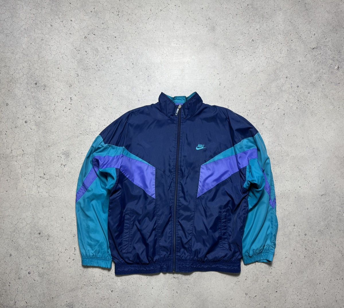 Nike Nike Vintage 80’s Nylon Big Swoosh Light Jacket Size M Size US M / EU 48-50 / 2 - 2 Thumbnail