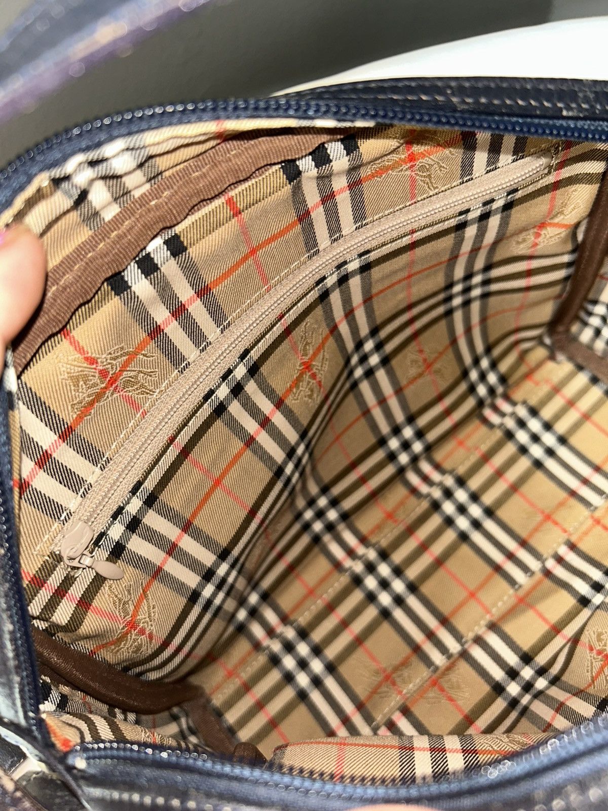 Burberry Vintage Burberry Leather Crossbody w Nova Check Interior Size ONE SIZE - 6 Thumbnail