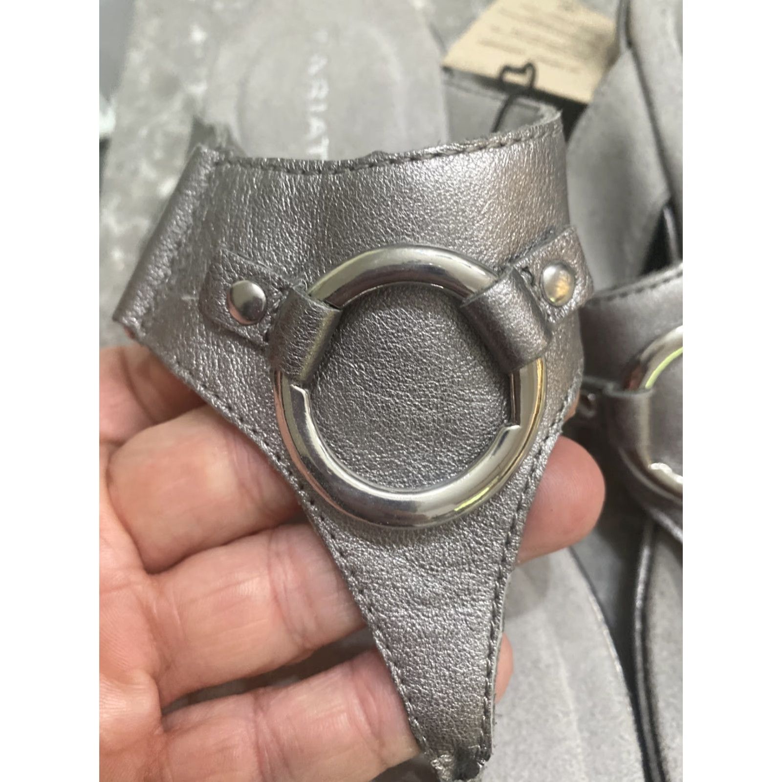 Ariat Ariat Thong Sandals Silver Leather 10017469 Ring Accent adj Strap Size 6.5B NEW Size US 7 / IT 37 - 2 Thumbnail